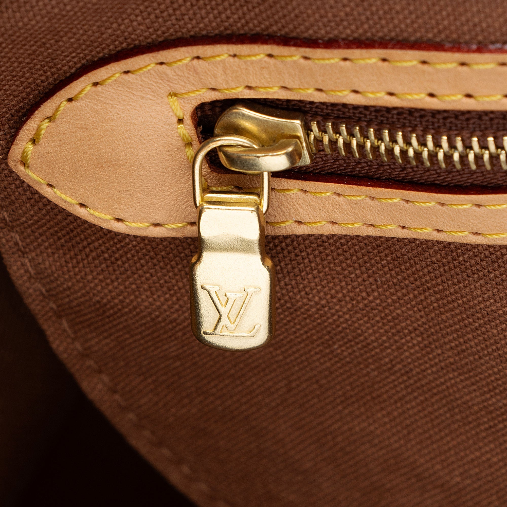 Louis Vuitton Monogram Canvas Speedy 30 Satchel (SHF-RP7lRy)