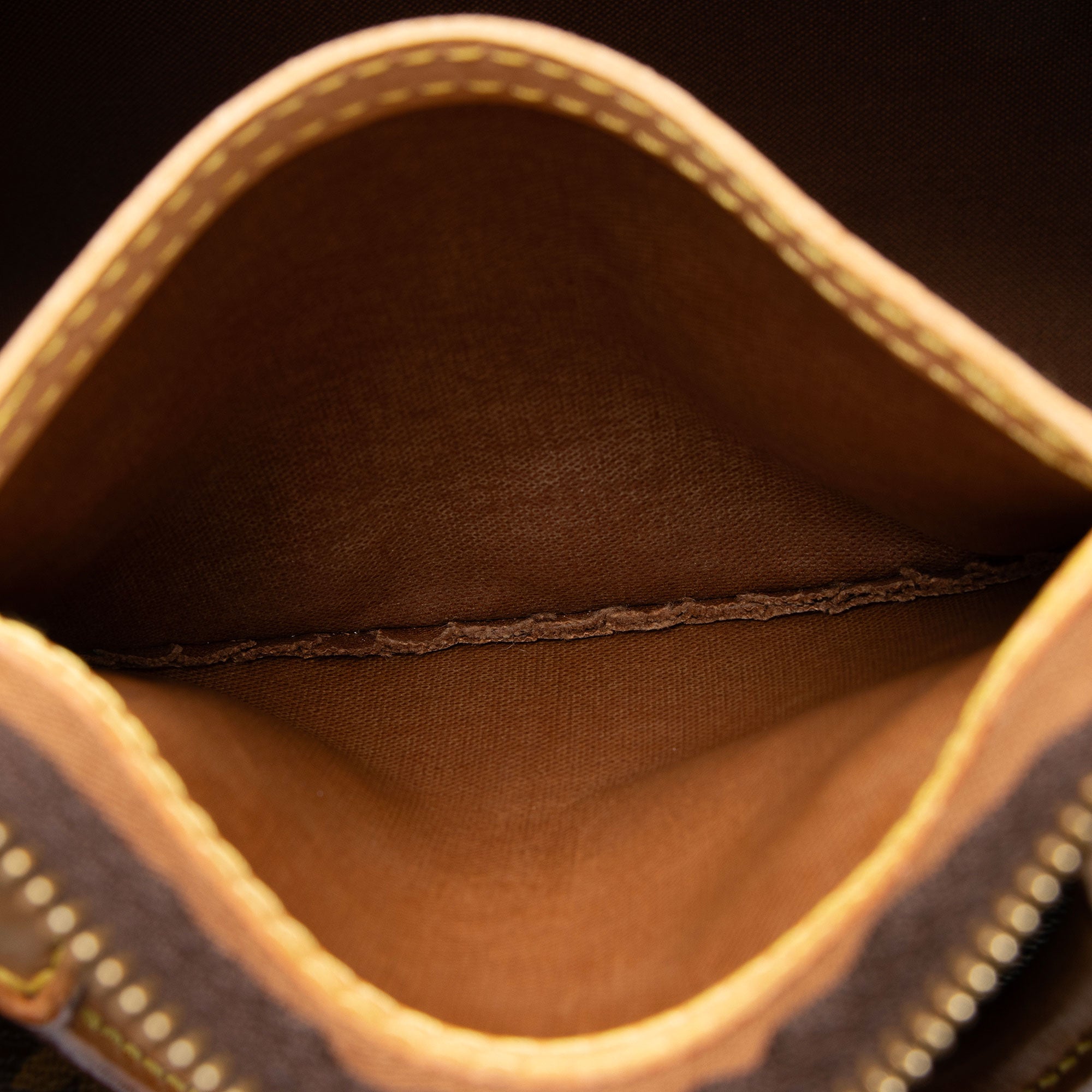 Louis Vuitton Monogram Canvas Speedy 30 Satchel (SHF-D4HONV)