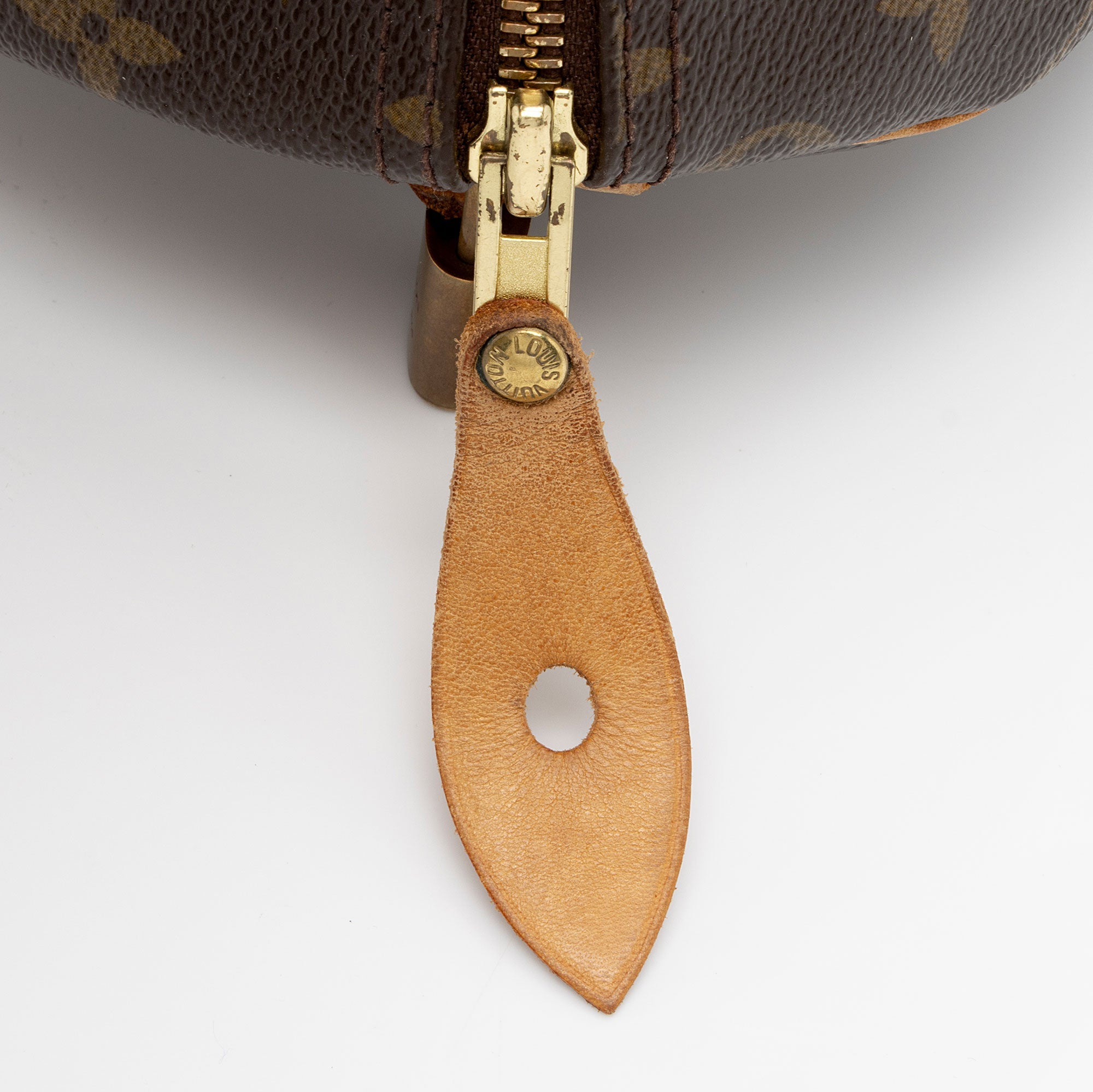 Louis Vuitton Monogram Canvas Speedy 30 Satchel (SHF-o8aWZx)