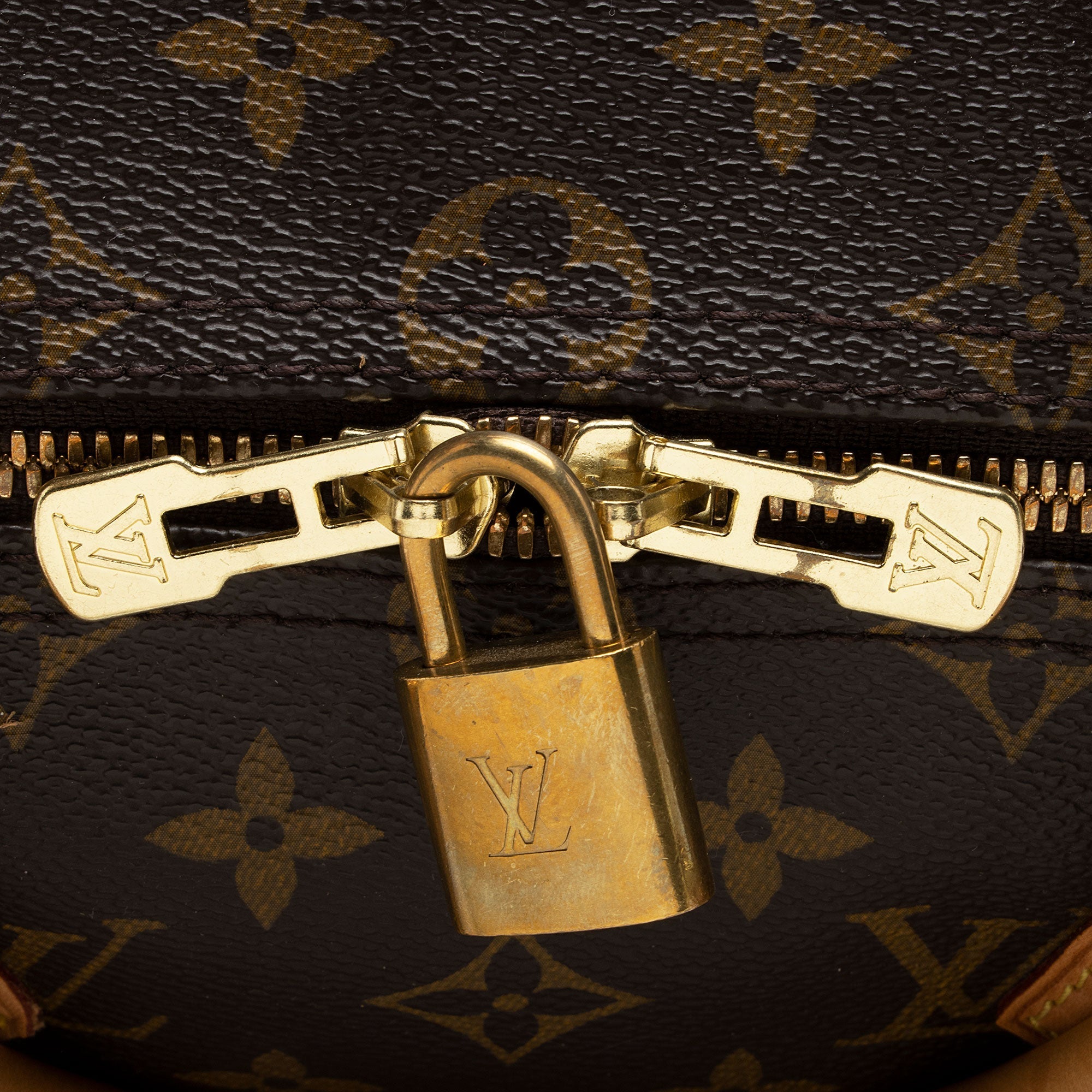Louis Vuitton Monogram Canvas Speedy Bandouliere 35 Satchel (SHF-FacODh)