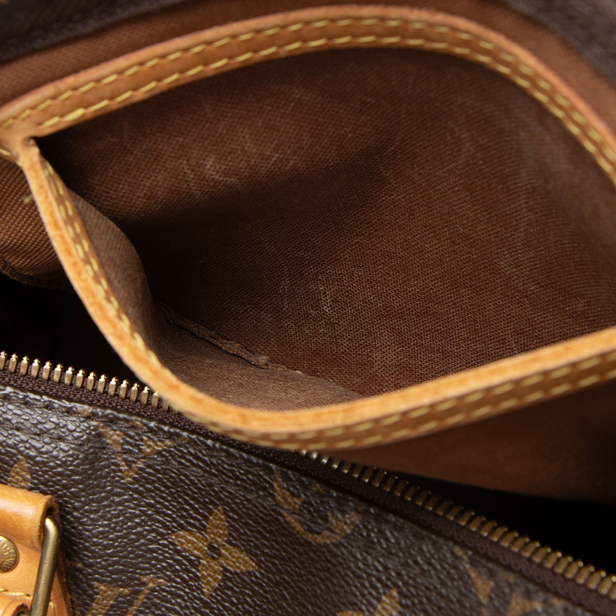 Louis Vuitton Monogram Canvas Speedy Bandouliere 35 Satchel (SHF-J30zzA)