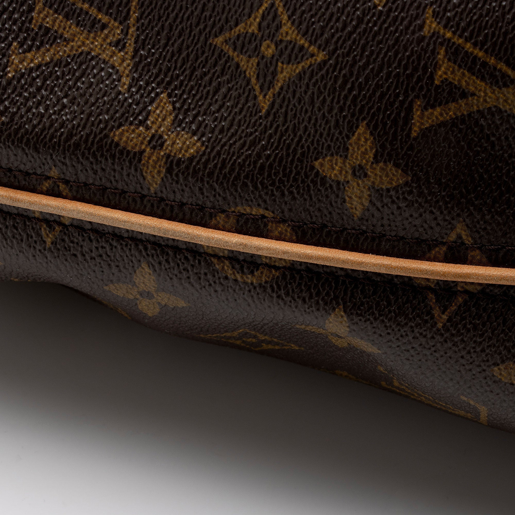 Louis Vuitton Monogram Canvas Sully MM Shoulder Bag (SHF-XGj2gi)