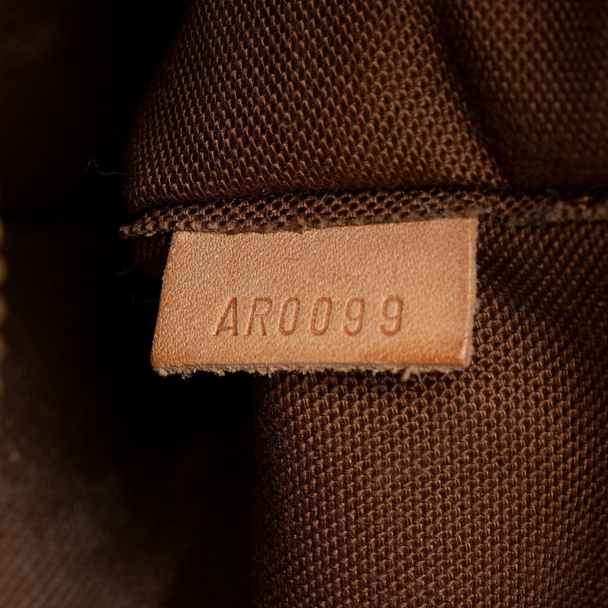 Louis Vuitton Monogram Canvas Thames GM Shoulder Bag