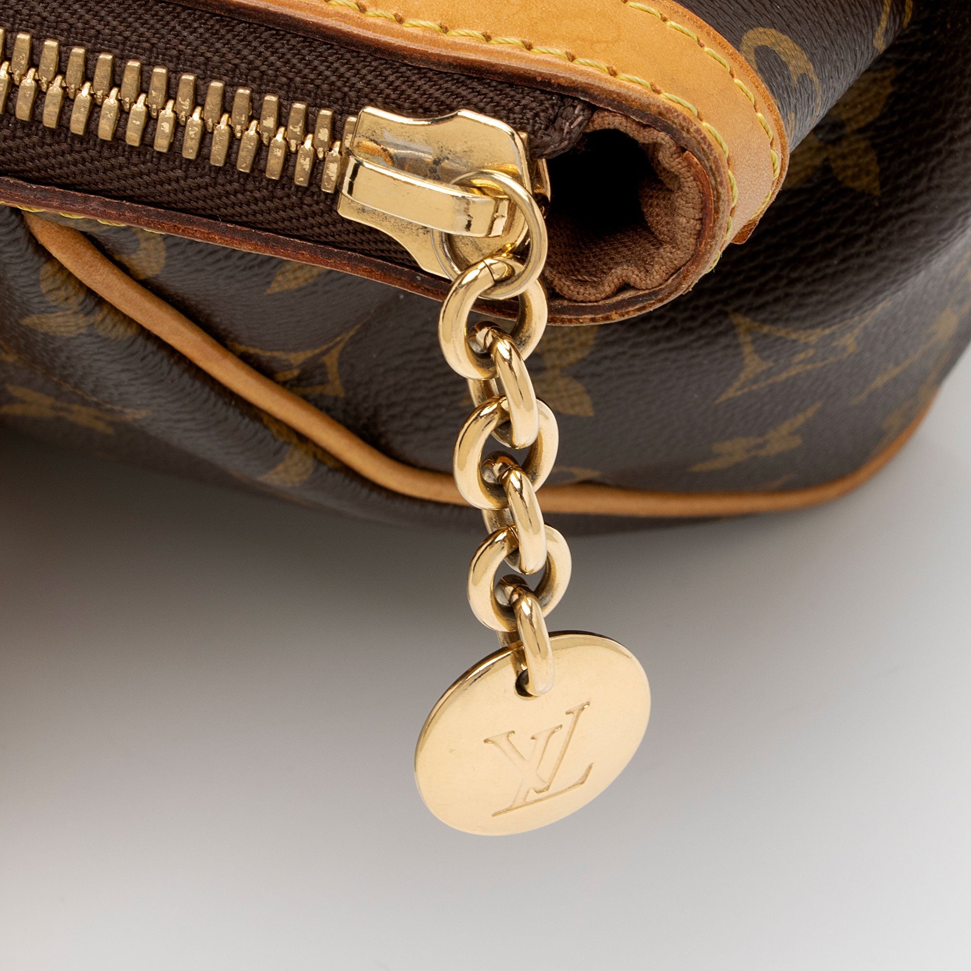 Louis Vuitton Monogram Canvas Tivoli PM Satchel (SHF-ChwQKH)