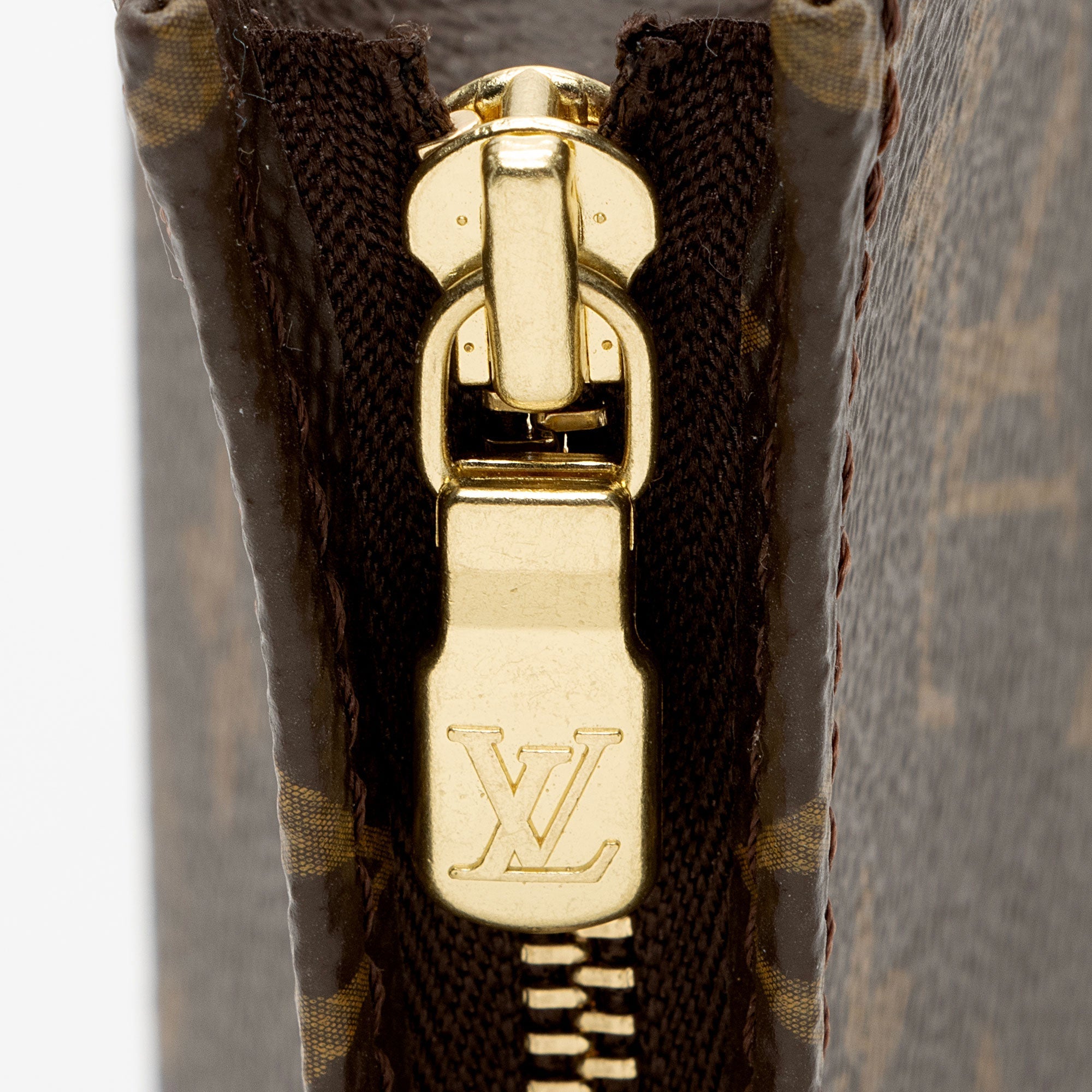 Louis Vuitton Monogram Canvas Toiletry Pouch 15 (SHF-HH8DGD)