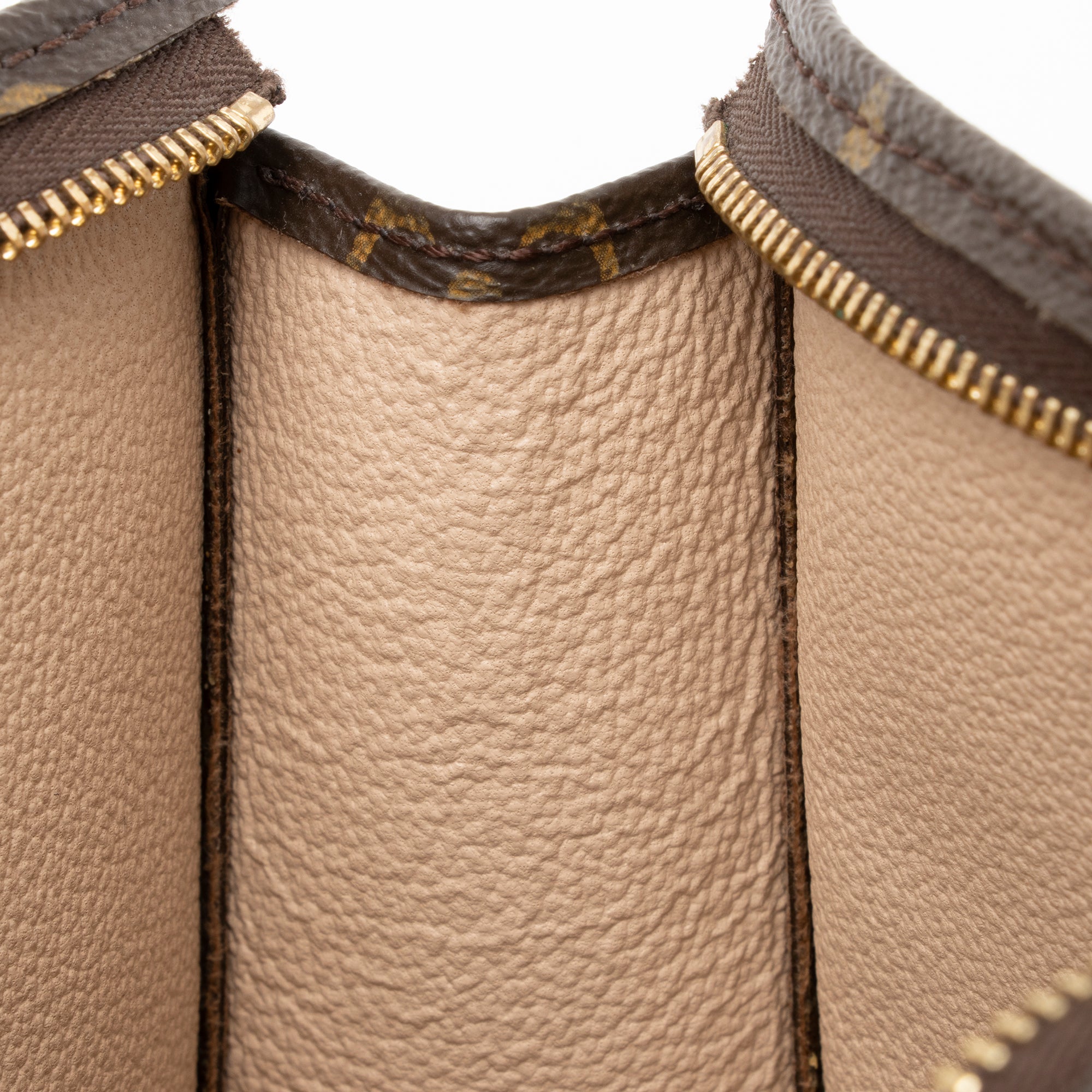 Louis Vuitton Monogram Canvas Toiletry Pouch 19 (SHF-aypwnO)