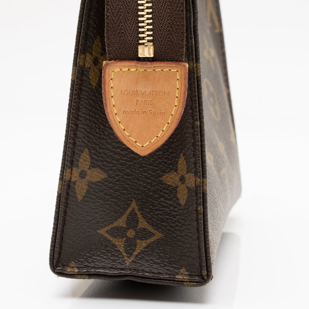 Louis Vuitton Monogram Canvas Toiletry Pouch 19 (SHF-aypwnO)