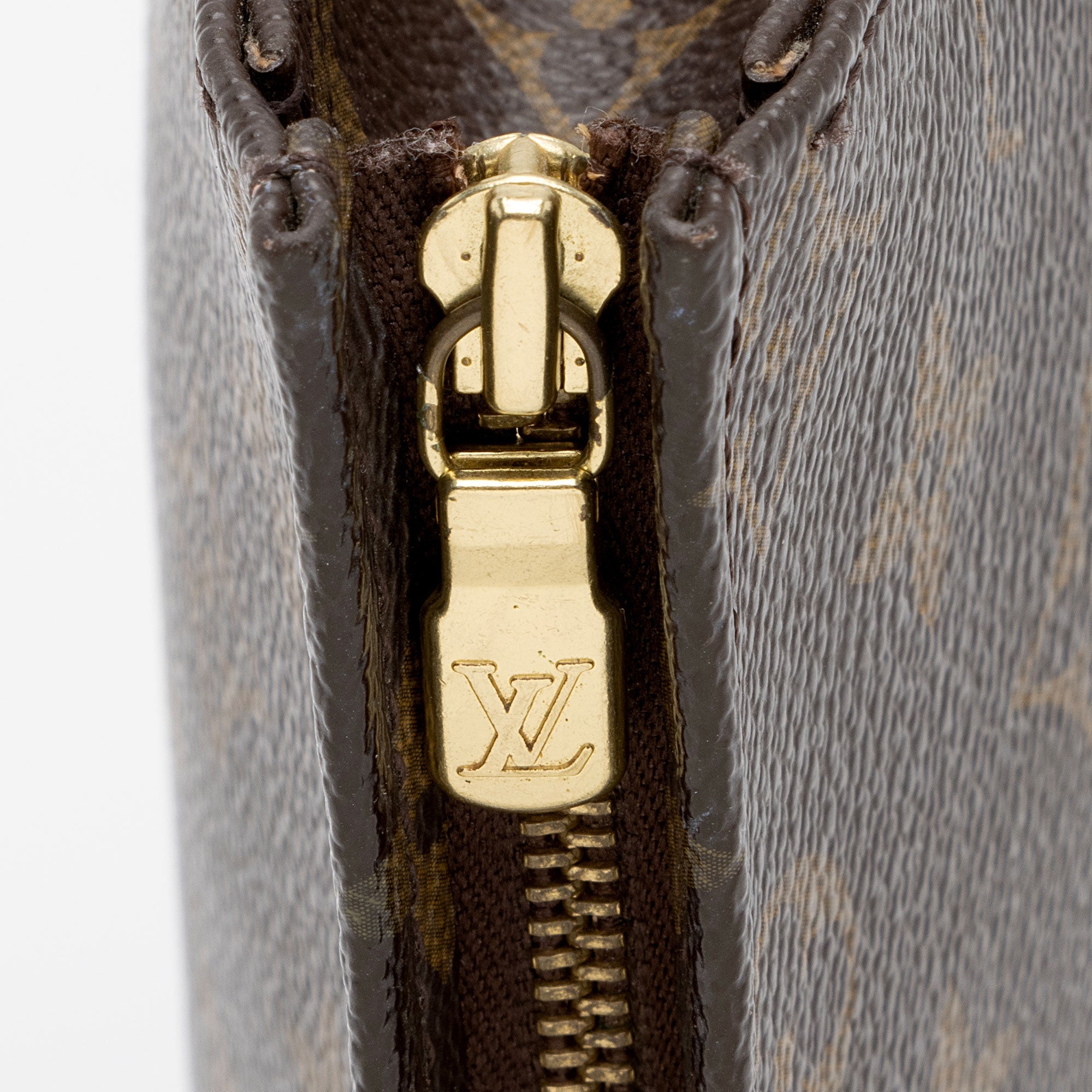 Louis Vuitton Monogram Canvas Toiletry Pouch 19 (SHF-bTFQ4H)