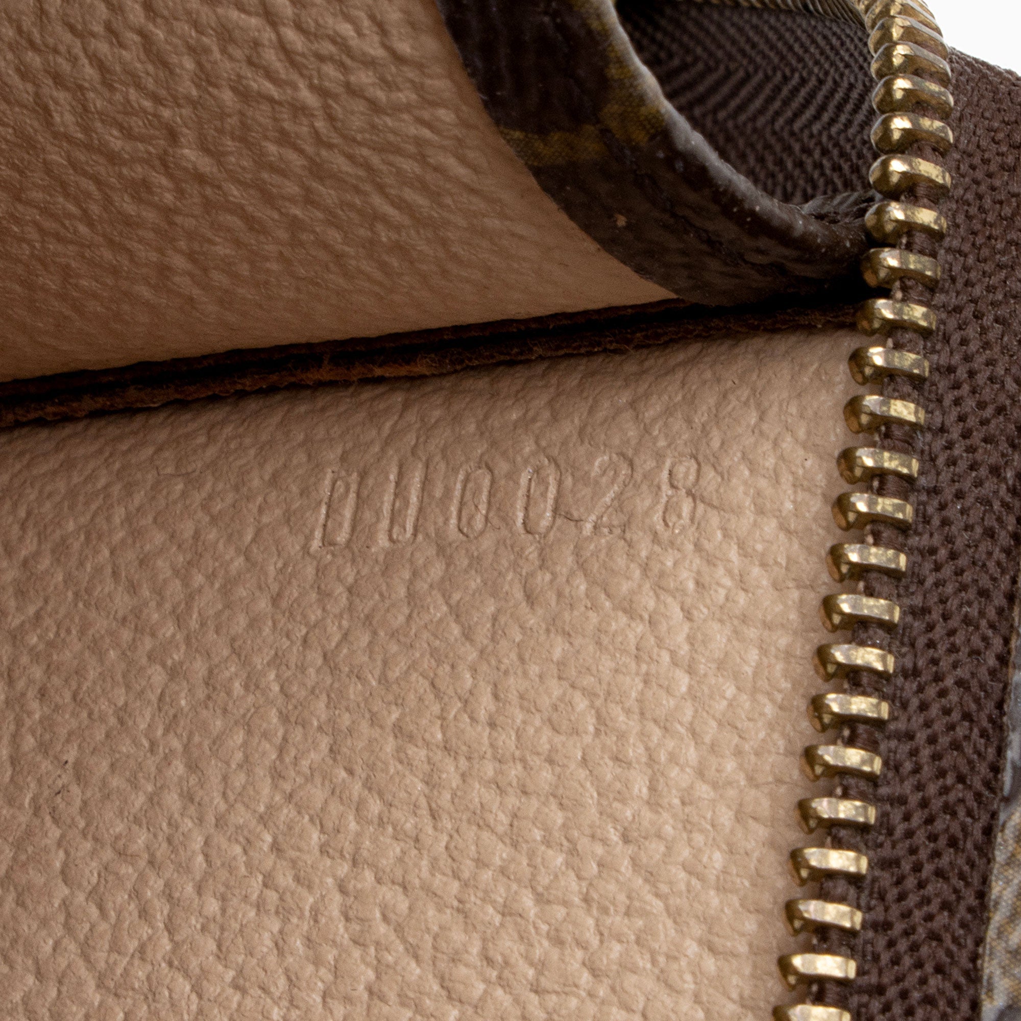 Louis Vuitton Monogram Canvas Toiletry Pouch 19 (SHF-bTFQ4H)