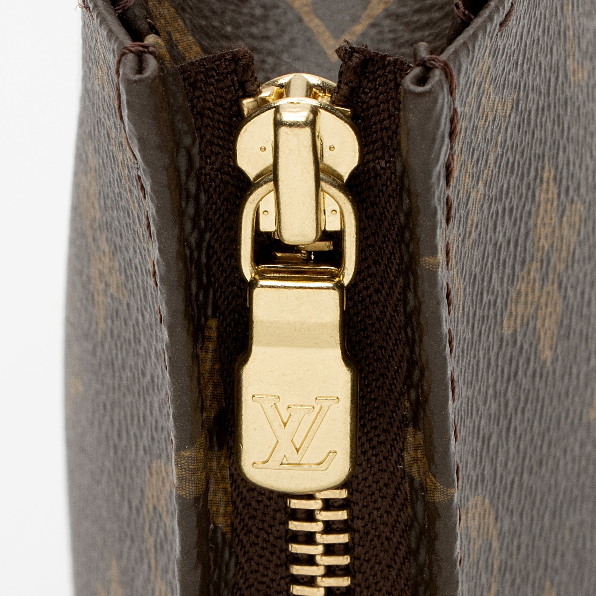 Louis Vuitton Monogram Canvas Toiletry Pouch 19 (SHF-Tvkuyl)