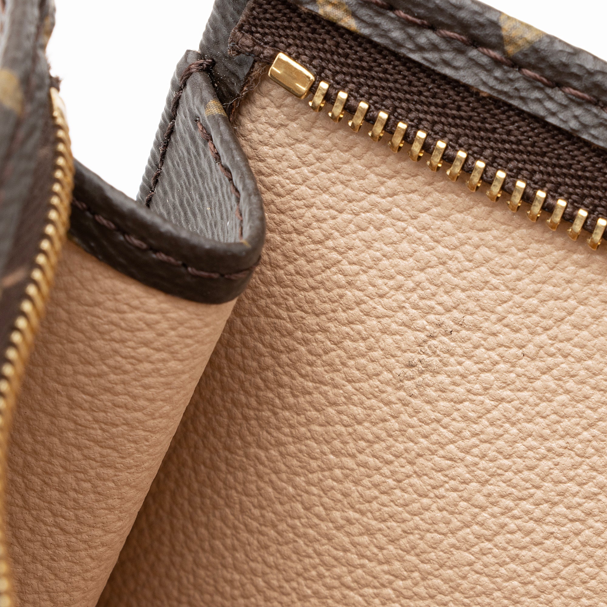Louis Vuitton Monogram Canvas Toiletry Pouch 26 (SHF-22773)