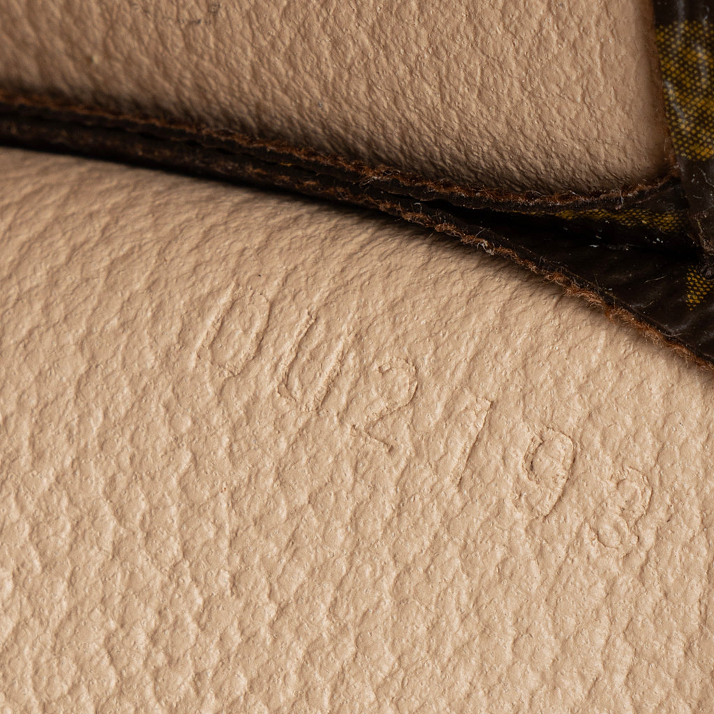 Louis Vuitton Monogram Canvas Toiletry Pouch 26 (SHF-23146)
