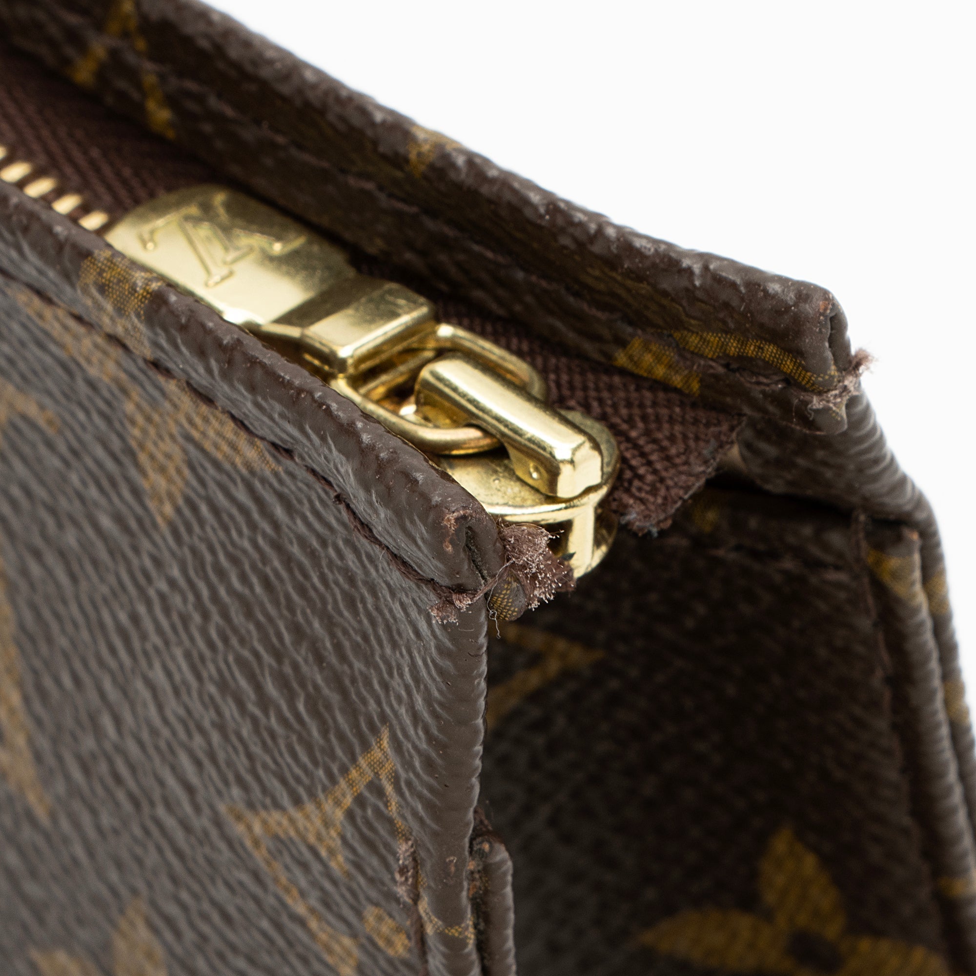Louis Vuitton Monogram Canvas Toiletry Pouch 26 (SHF-23146)