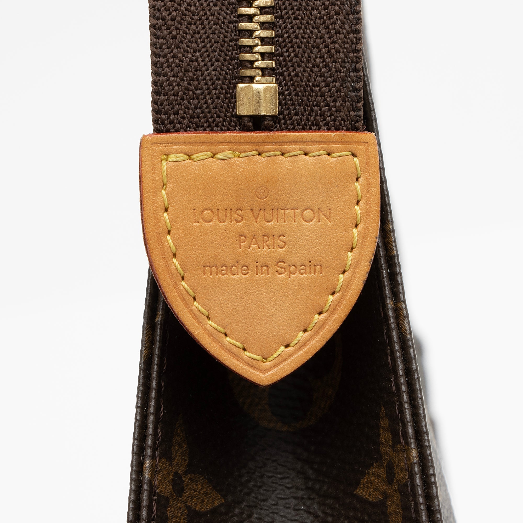 Louis Vuitton Monogram Canvas Toiletry Pouch 26 (SHF-23148)