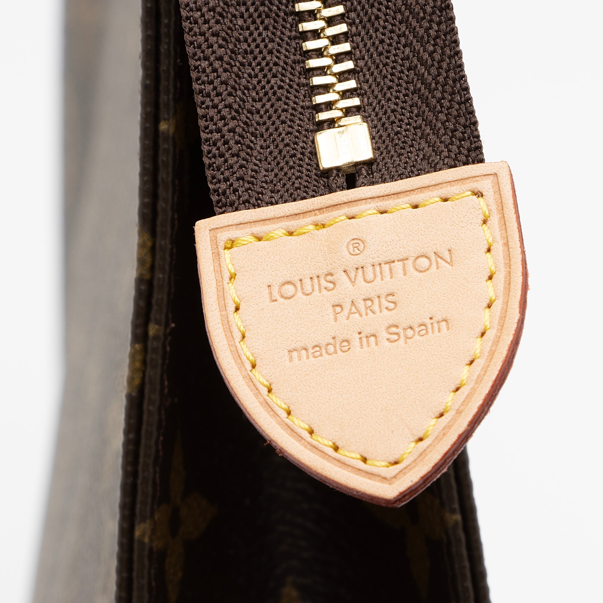 Louis Vuitton Monogram Canvas Toiletry Pouch 26 (SHF-23149)