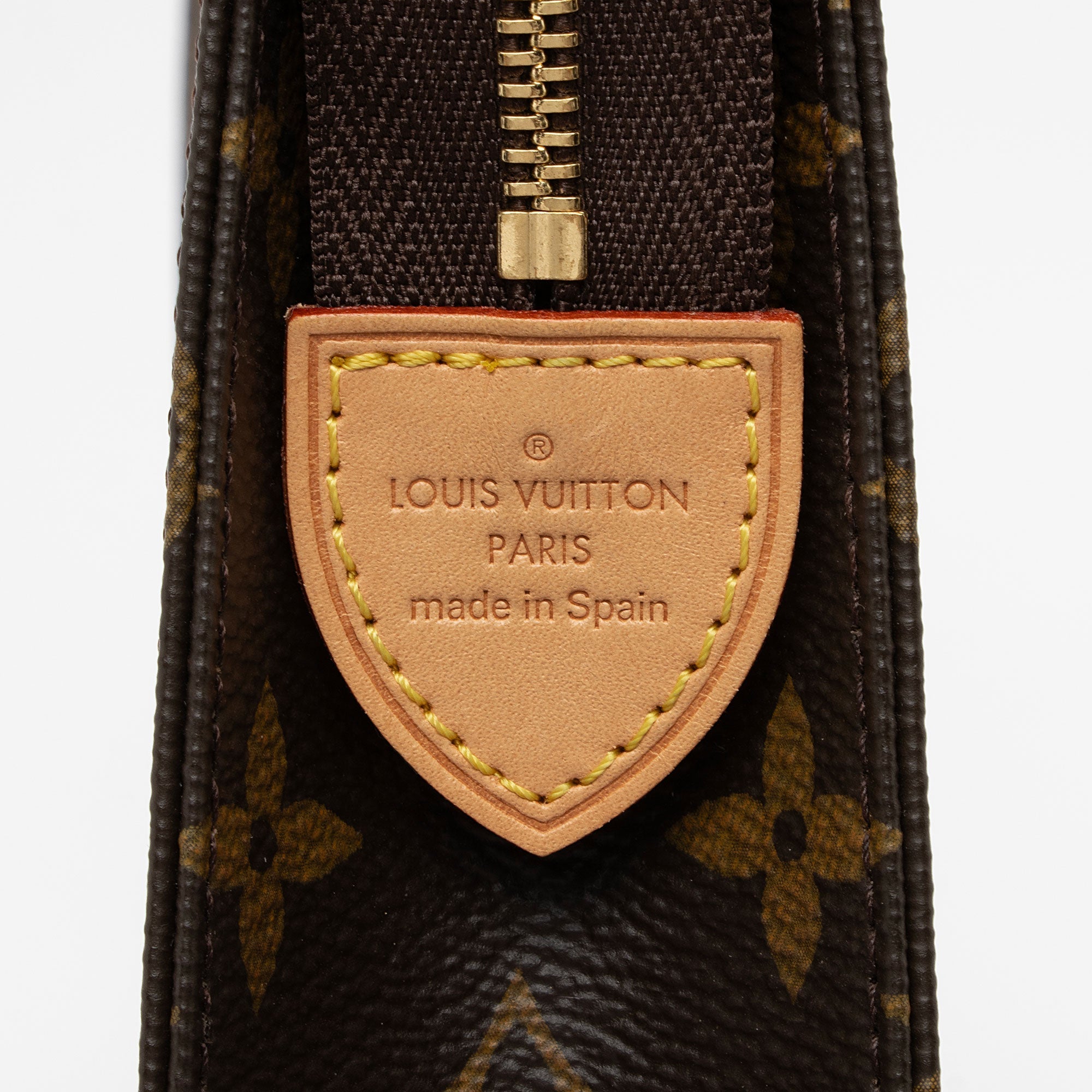 Louis Vuitton Monogram Canvas Toiletry Pouch 26 (SHF-Zg8rIK)