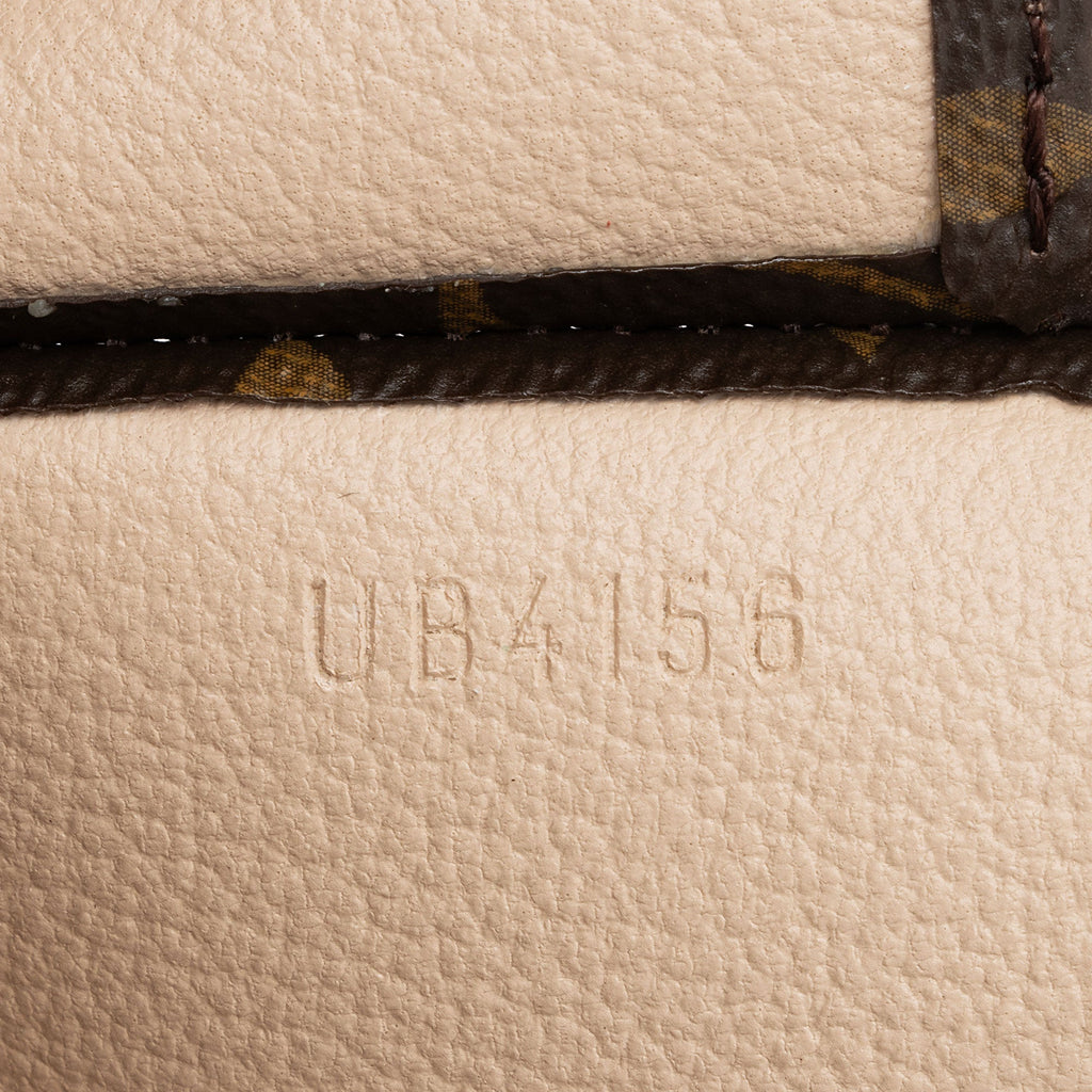 Louis Vuitton Monogram Canvas Toiletry Pouch 26 (SHF-PFTzwn)