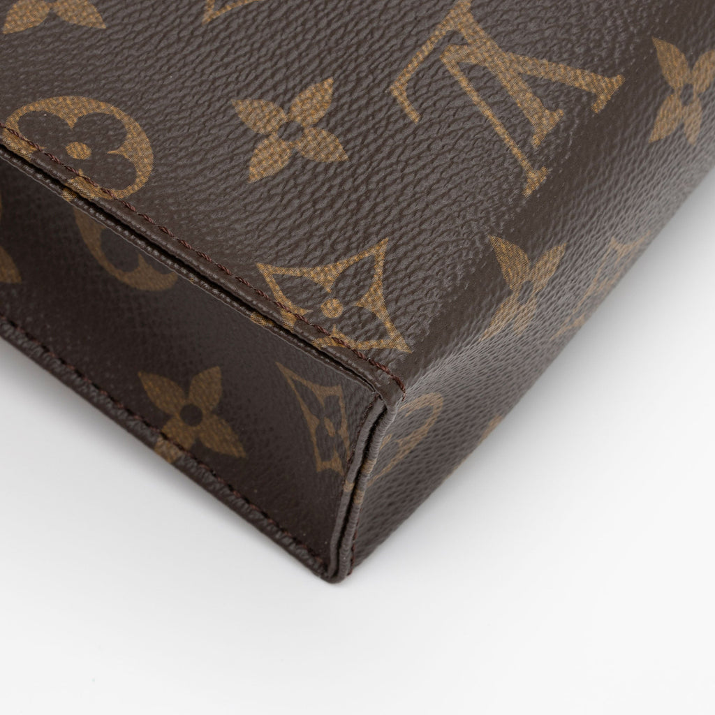 Louis Vuitton Monogram Canvas Toiletry Pouch 26 (SHF-PFTzwn)