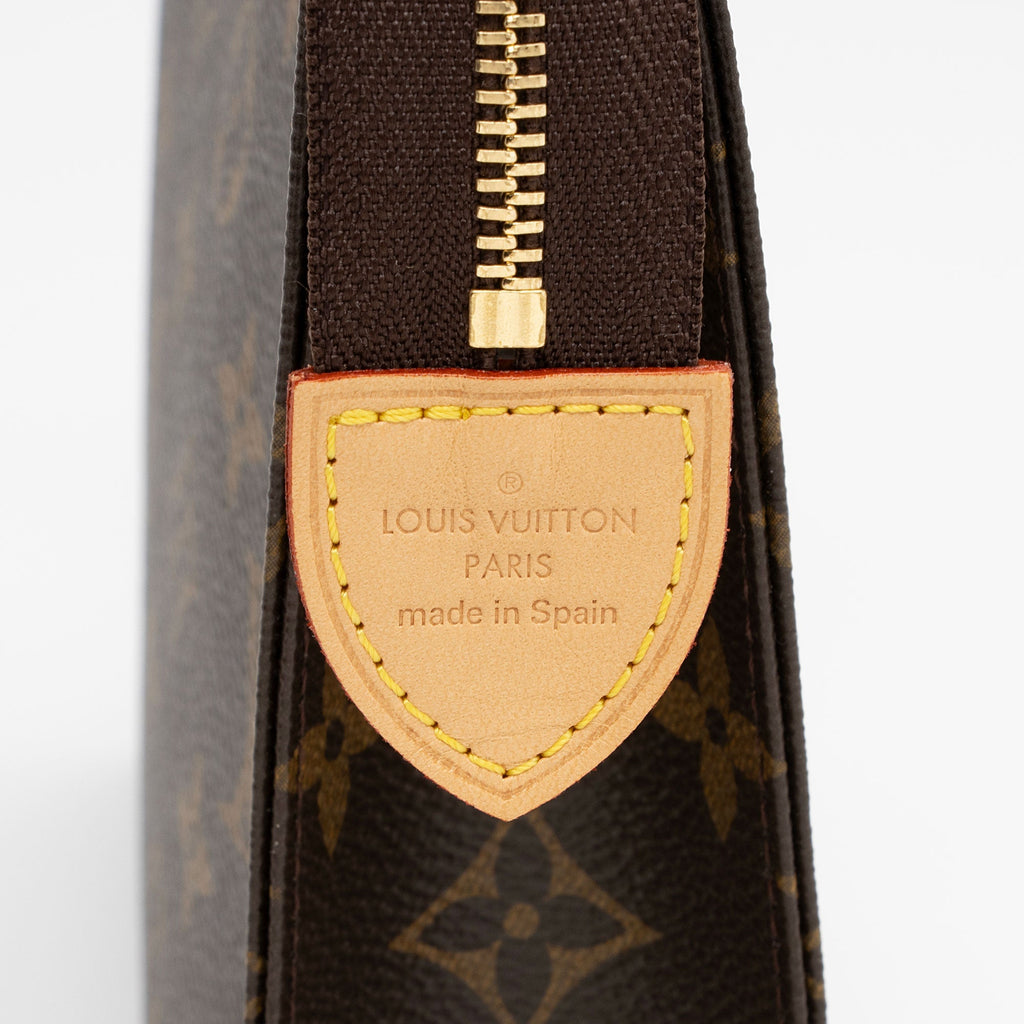 Louis Vuitton Monogram Canvas Toiletry Pouch 26 (SHF-PFTzwn)