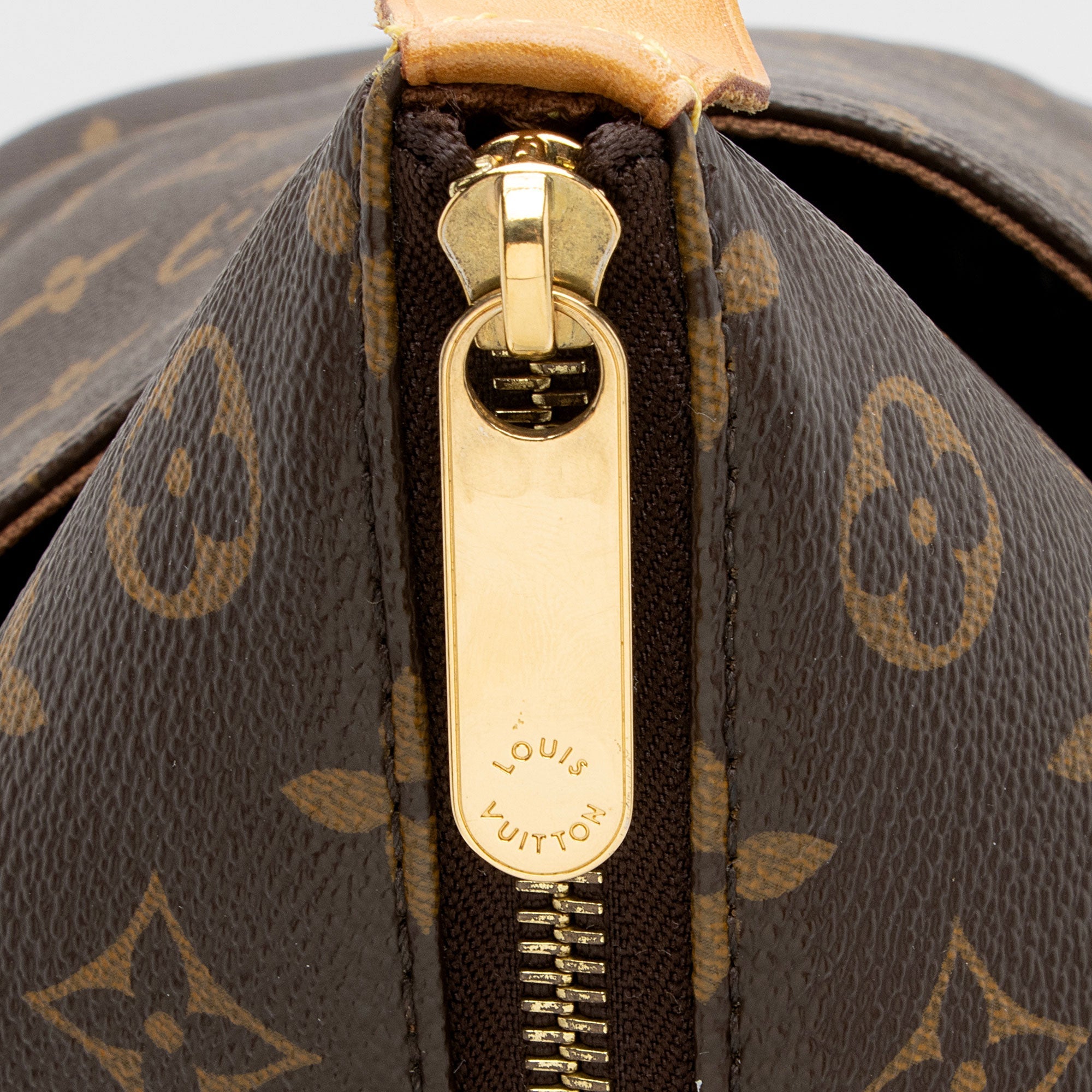 Louis Vuitton Monogram Canvas Totally GM Tote (SHF-UVl9s5)