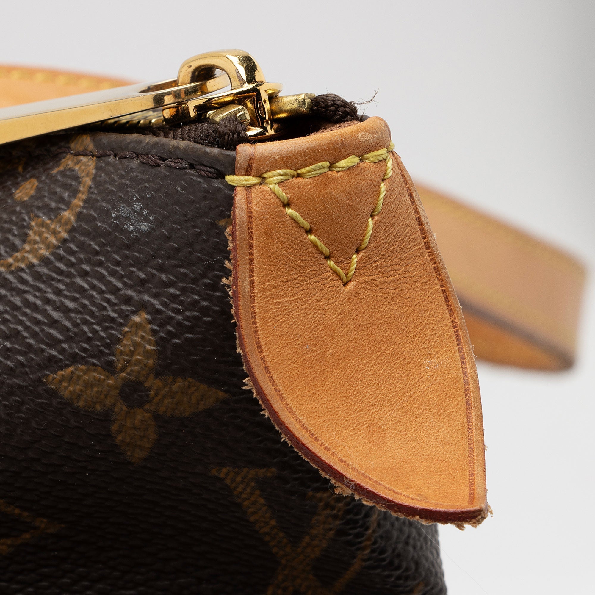 Louis Vuitton Monogram Canvas Totally MM Tote (SHF-ml1ALd)