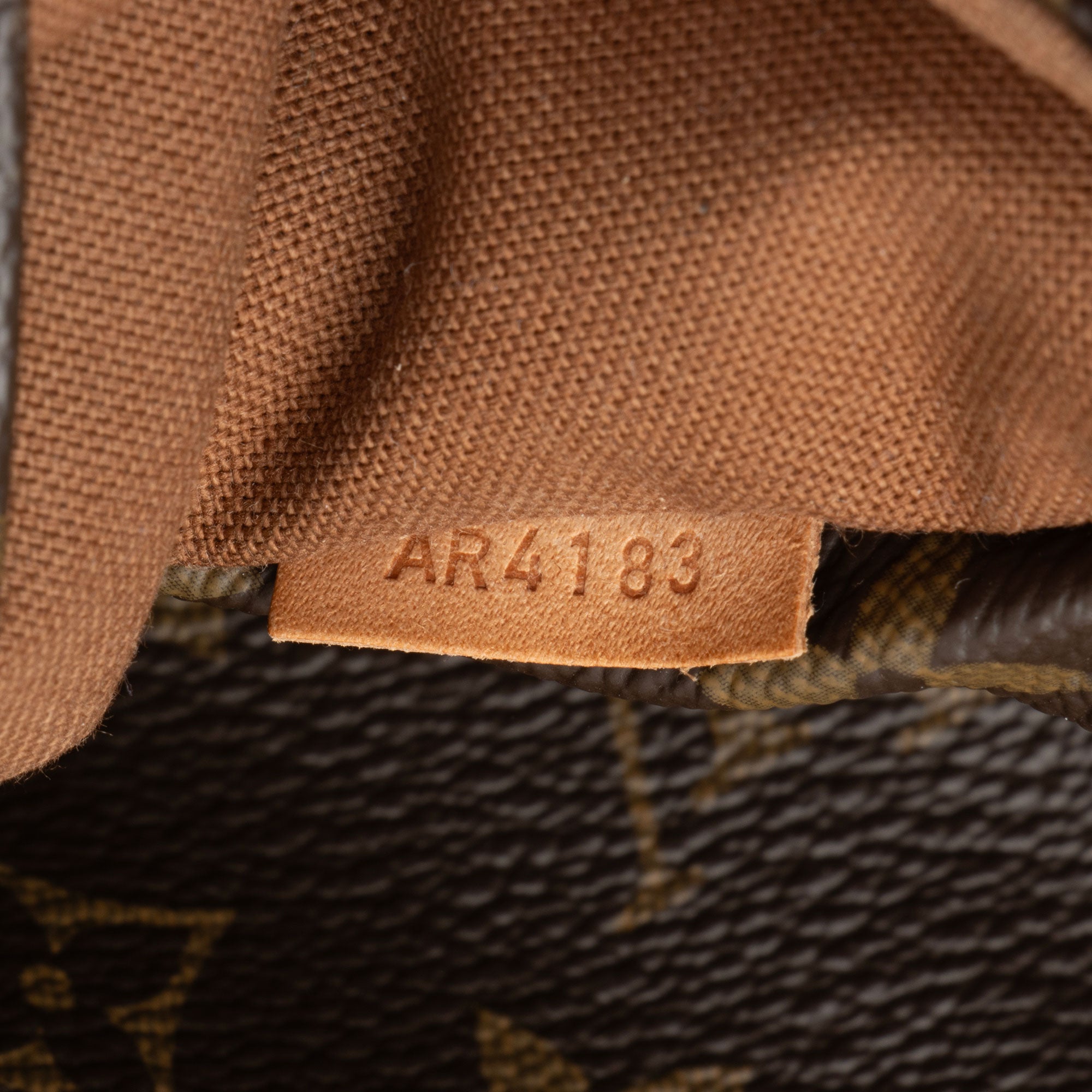 Louis Vuitton Monogram Canvas Totally MM Tote (SHF-OUVzwH)