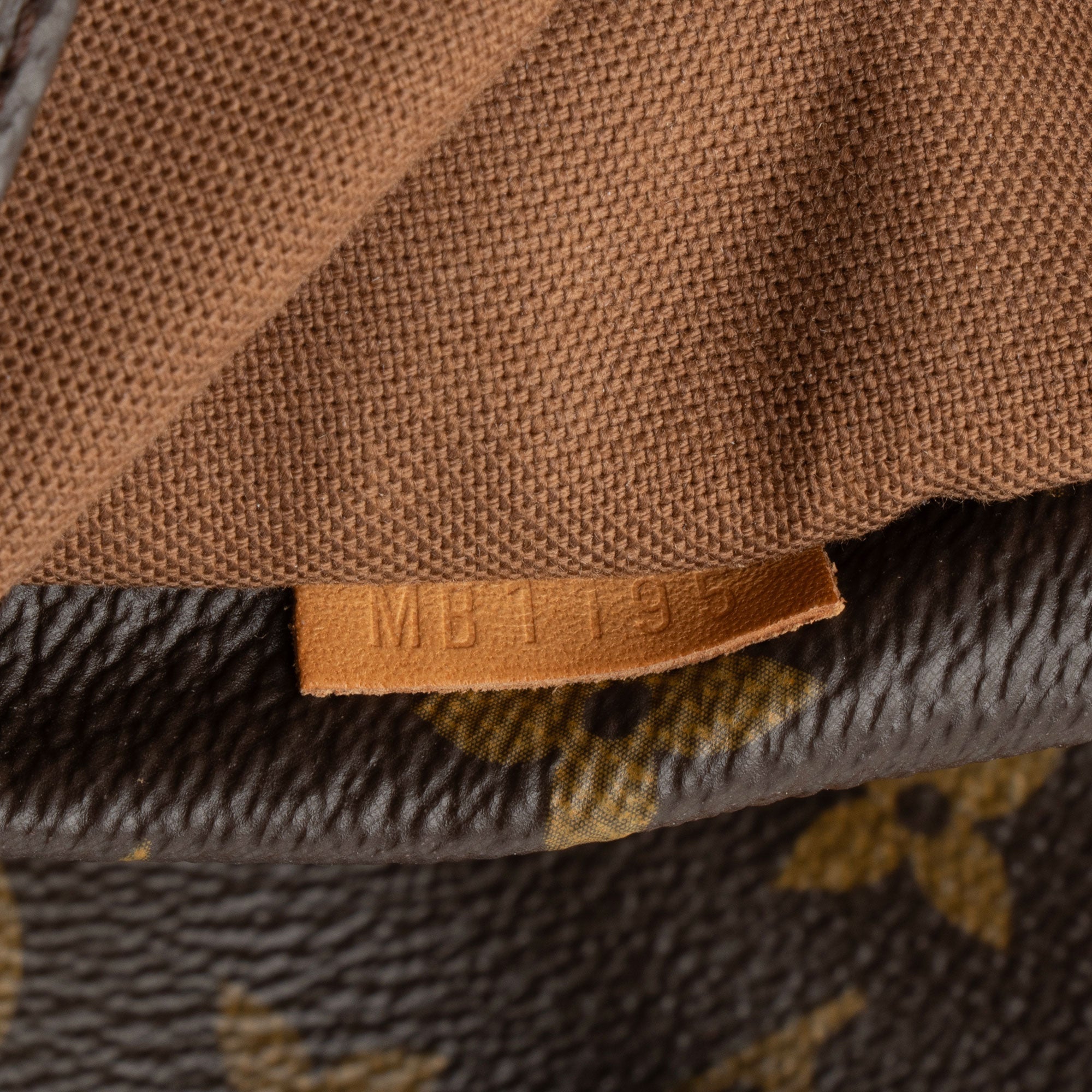 Louis Vuitton Monogram Canvas Totally MM Tote (SHF-SD2bsH)