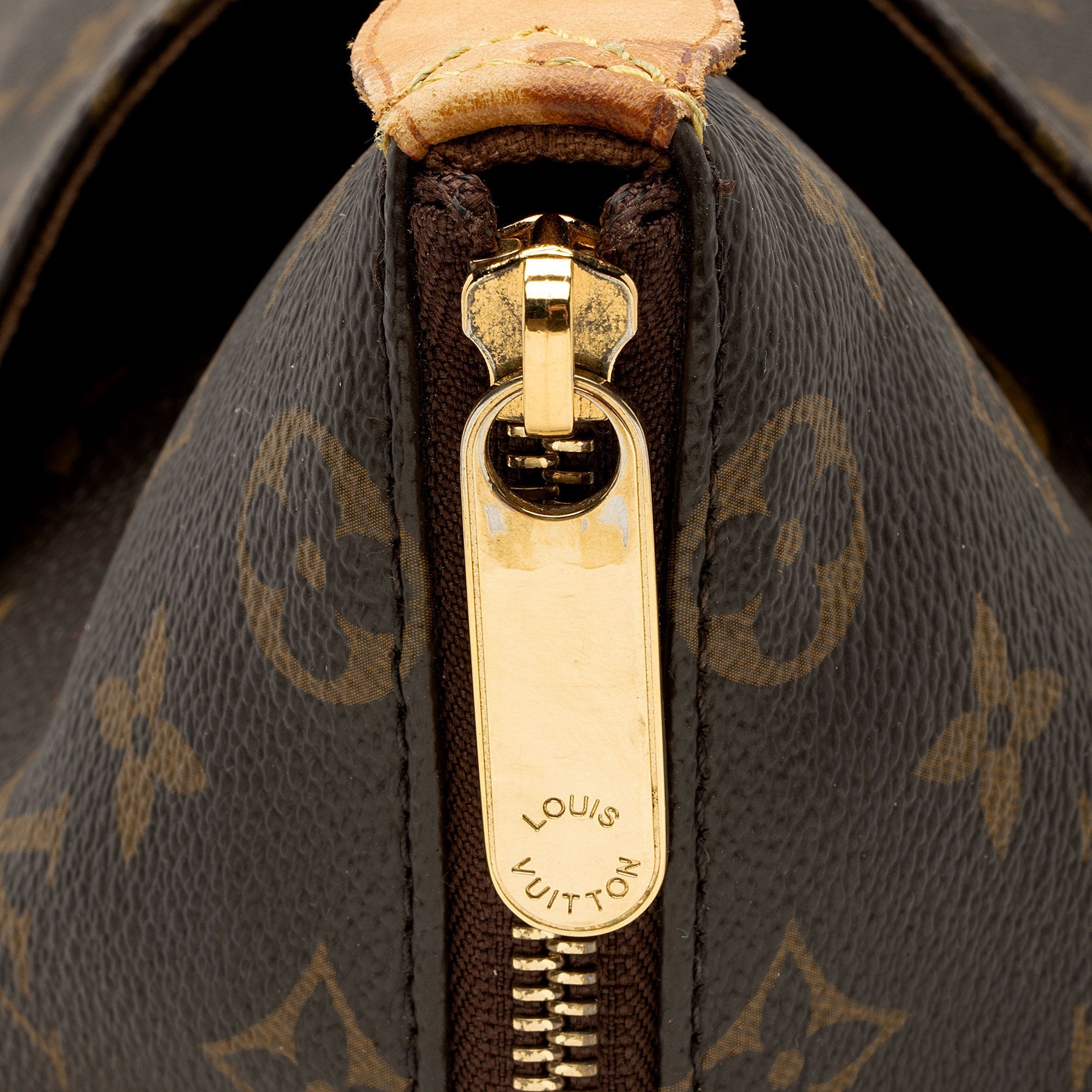 Louis Vuitton Monogram Canvas Totally MM Tote (SHF-KFfgiU)