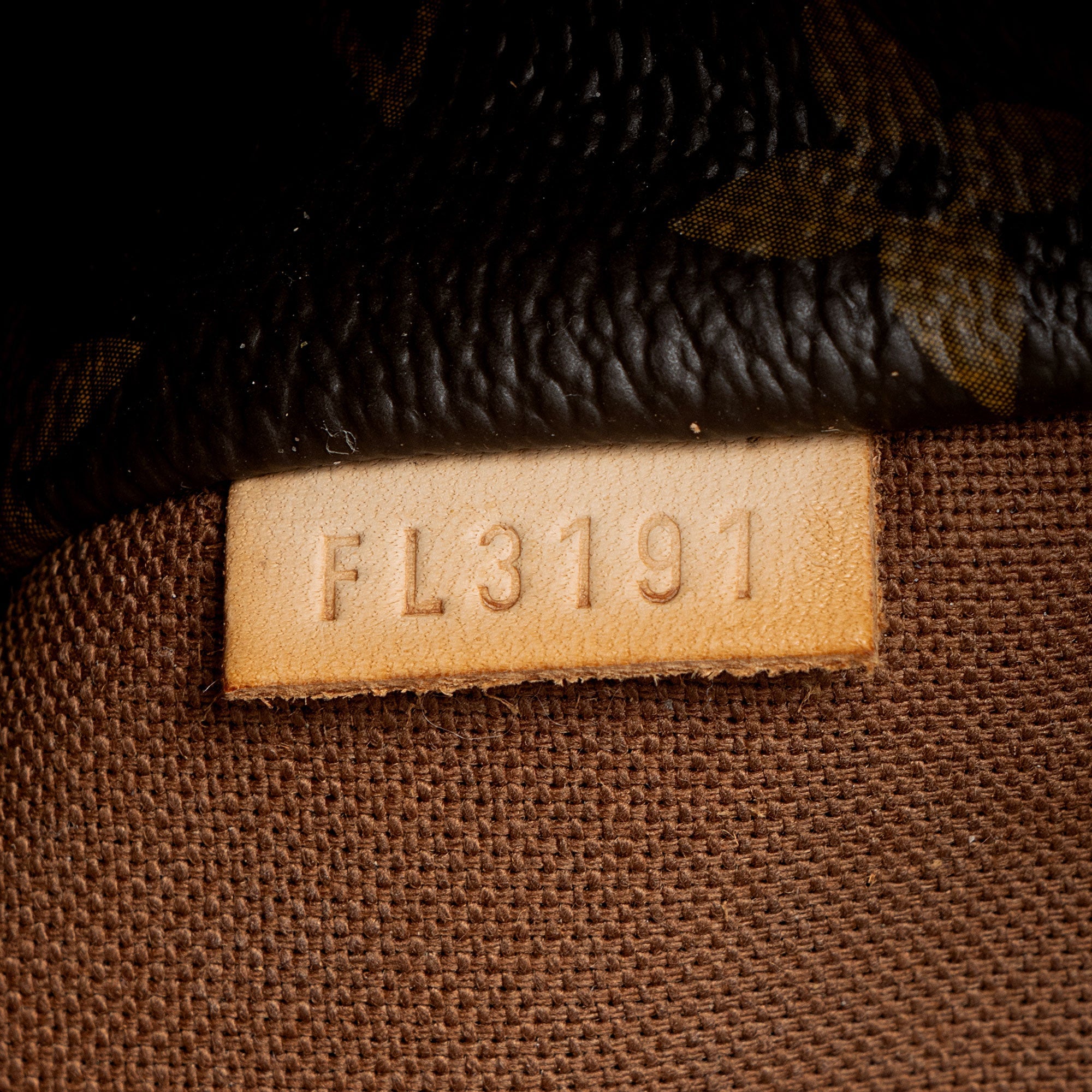 Louis Vuitton Monogram Canvas Totally MM Tote (SHF-KFfgiU)