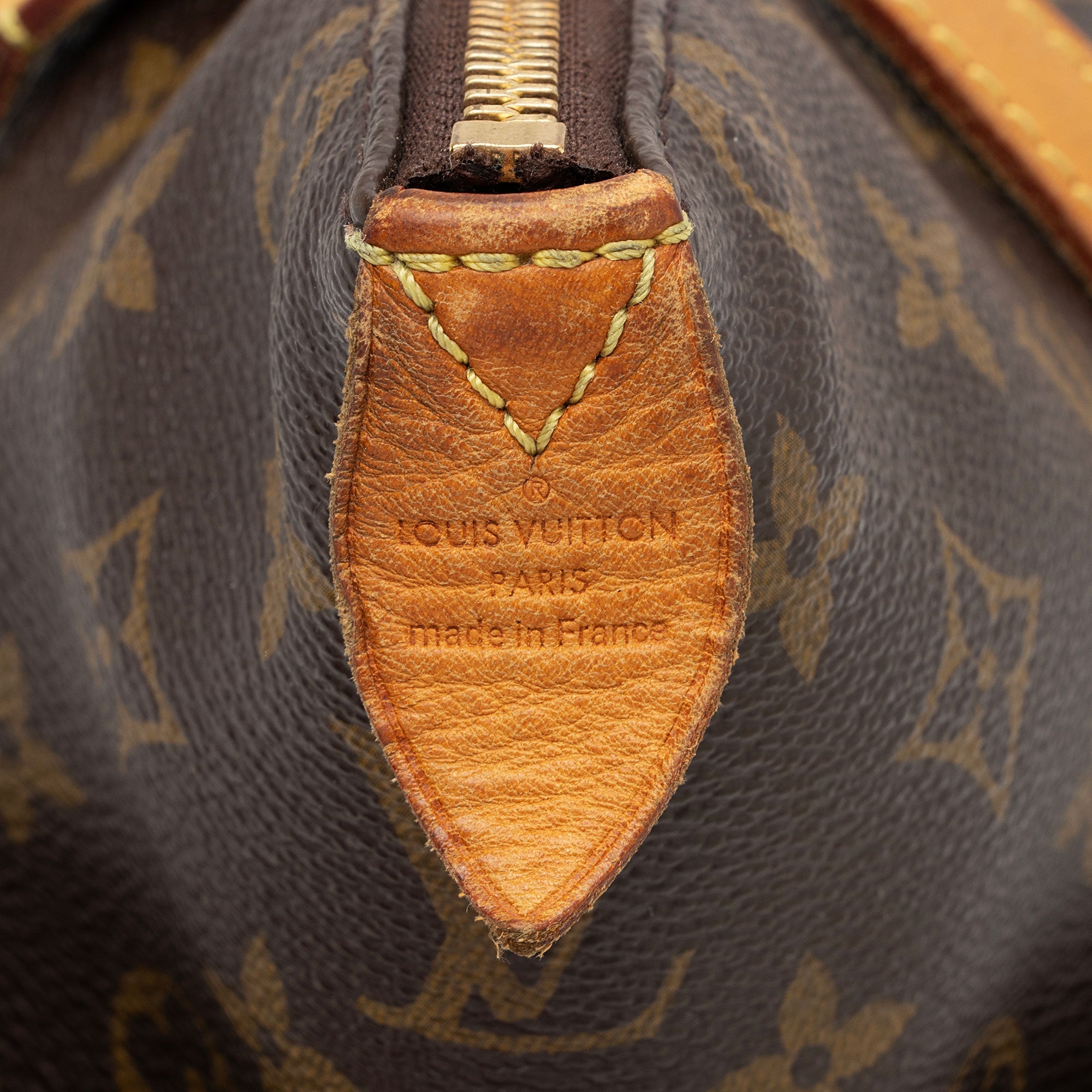 Louis Vuitton Monogram Canvas Totally MM Tote (SHF-qBJU3Z)