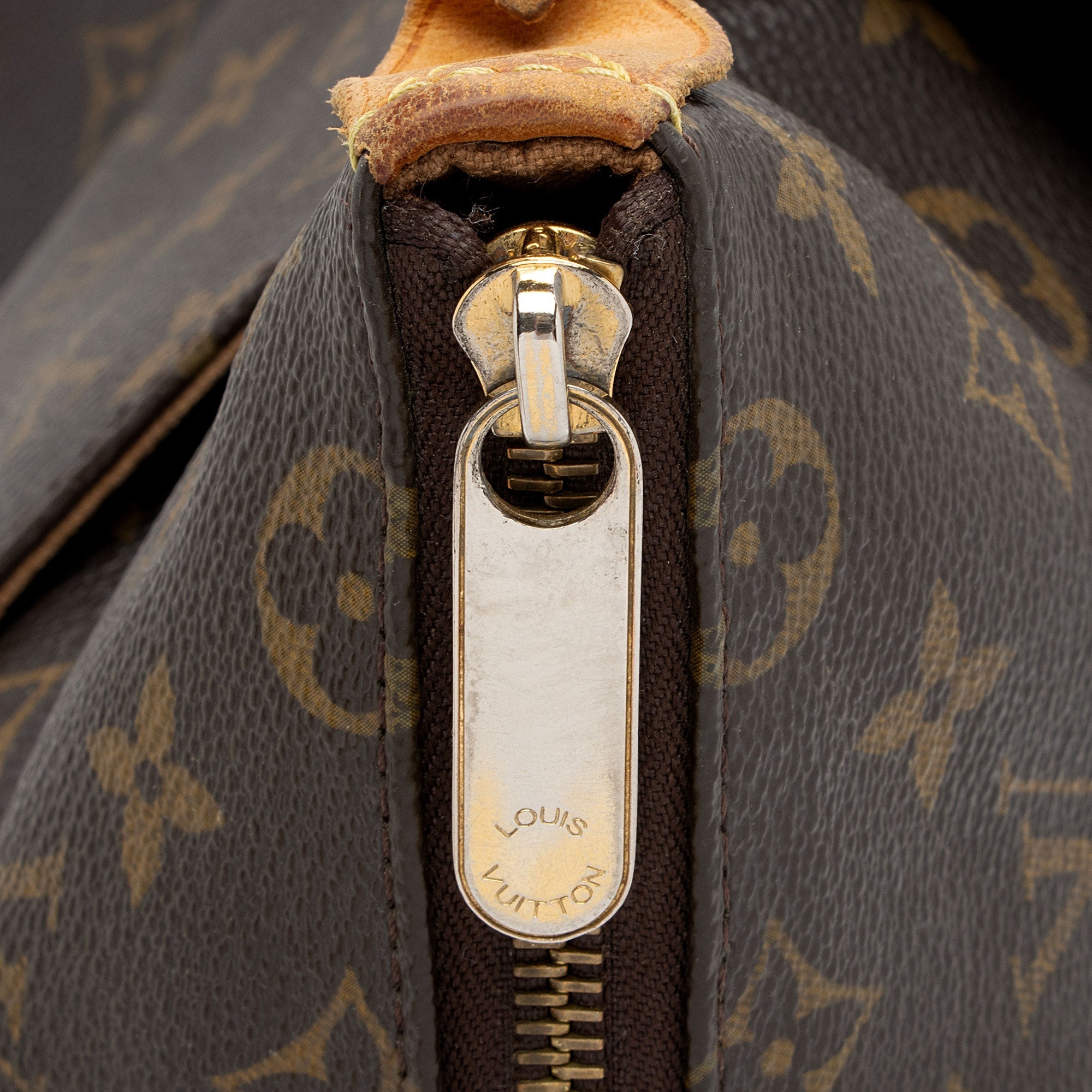 Louis Vuitton Monogram Canvas Totally MM Tote (SHF-BvXdJb)