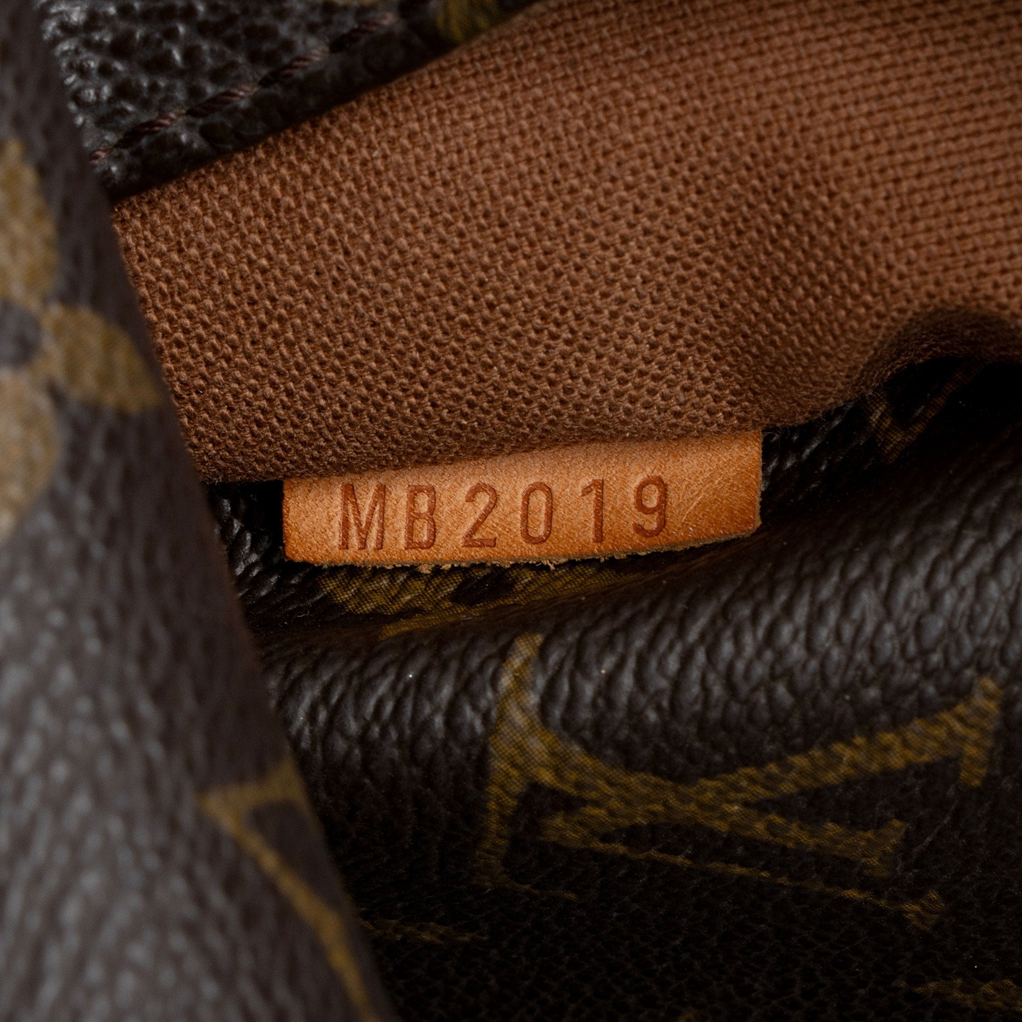 Louis Vuitton Monogram Canvas Totally MM Tote (SHF-BvXdJb)