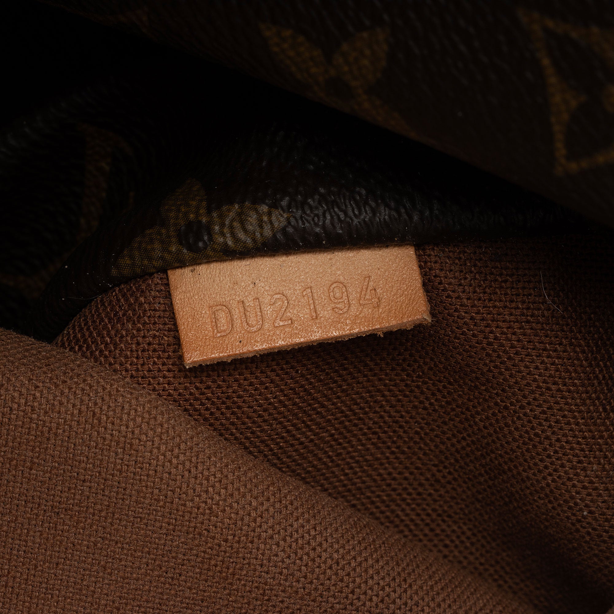 Louis Vuitton Monogram Canvas Totally MM Tote (SHF-LGduxF)