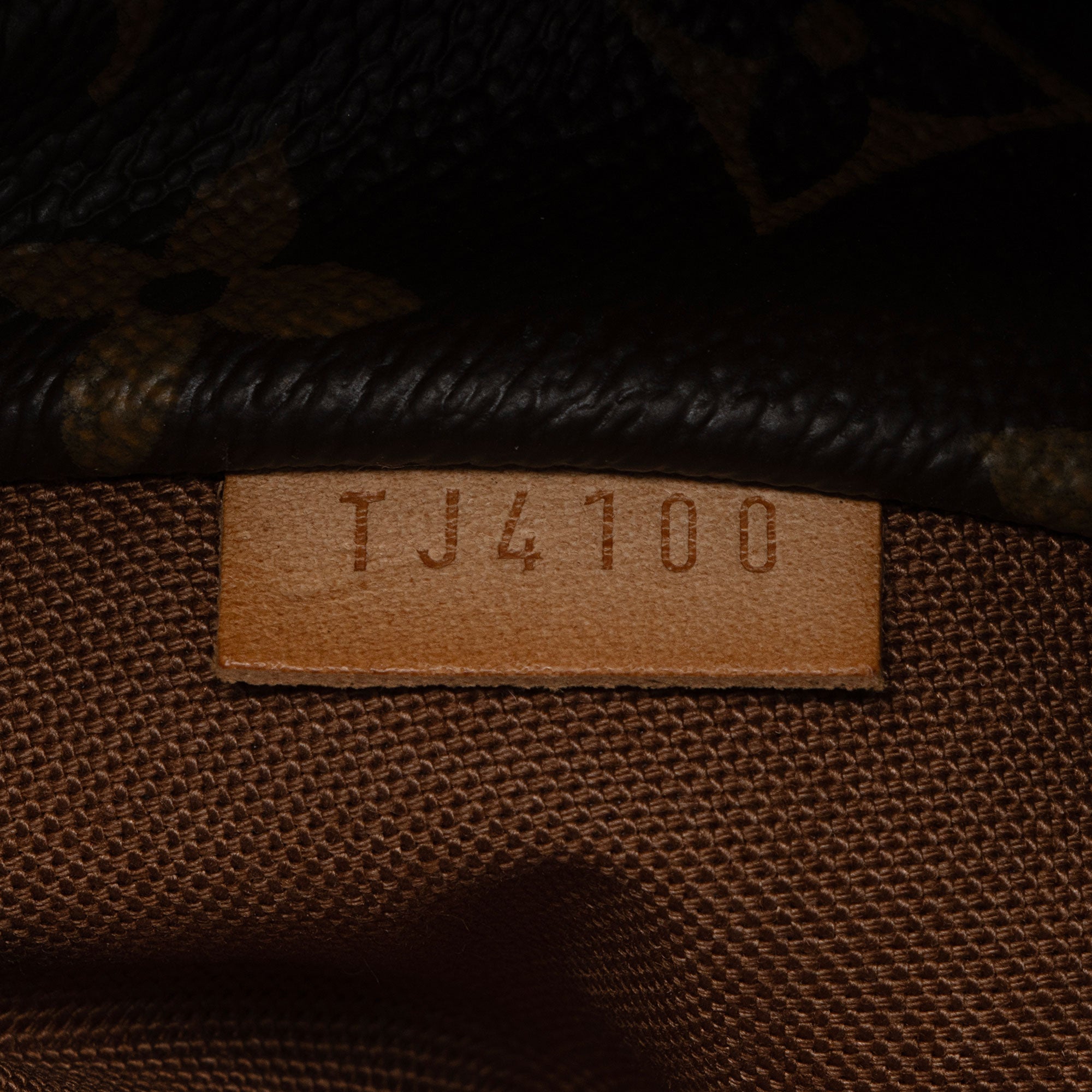 Louis Vuitton Monogram Canvas Totally MM Tote (SHF-hVxzNU)
