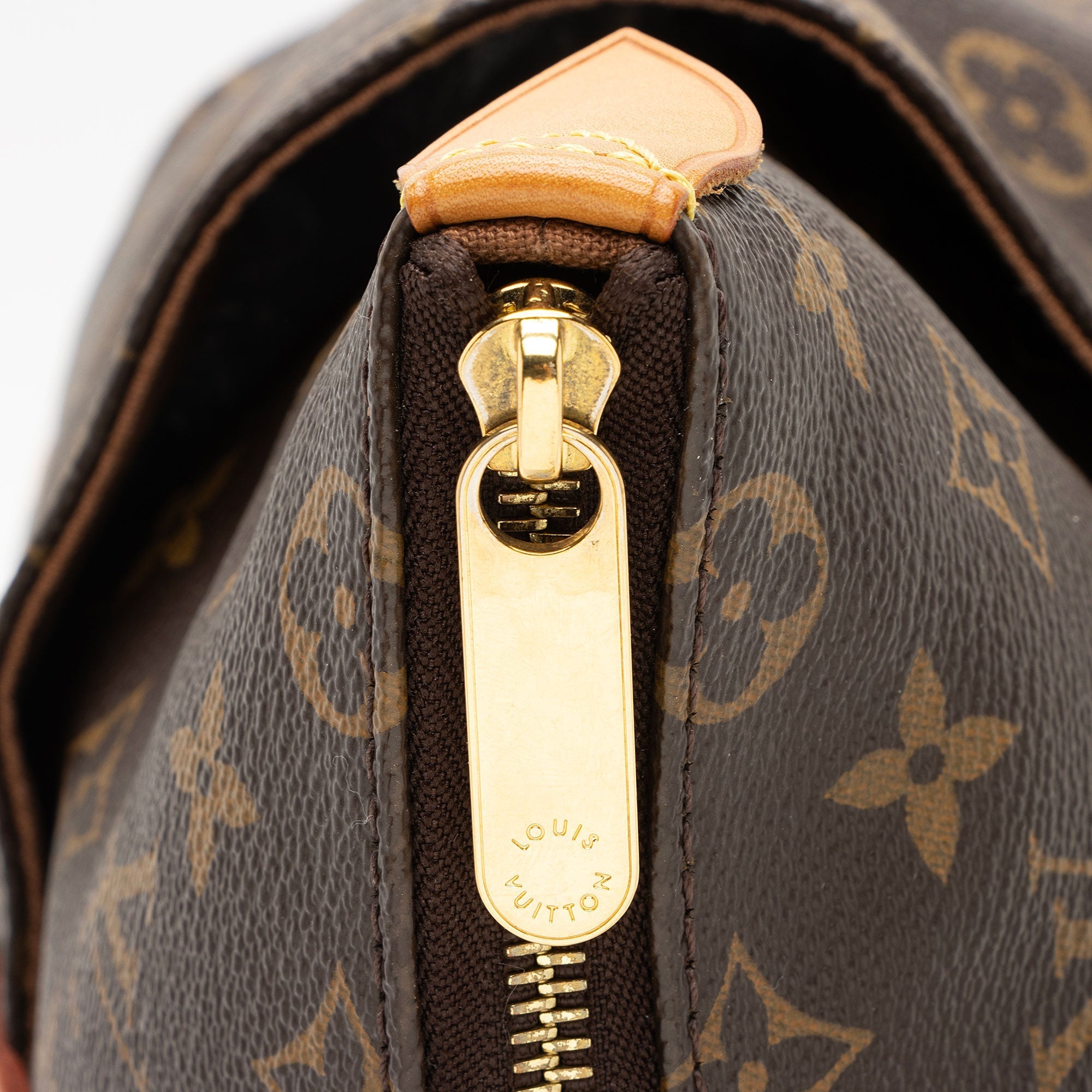 Louis Vuitton Monogram Canvas Totally MM Tote (SHF-ic8v5P)