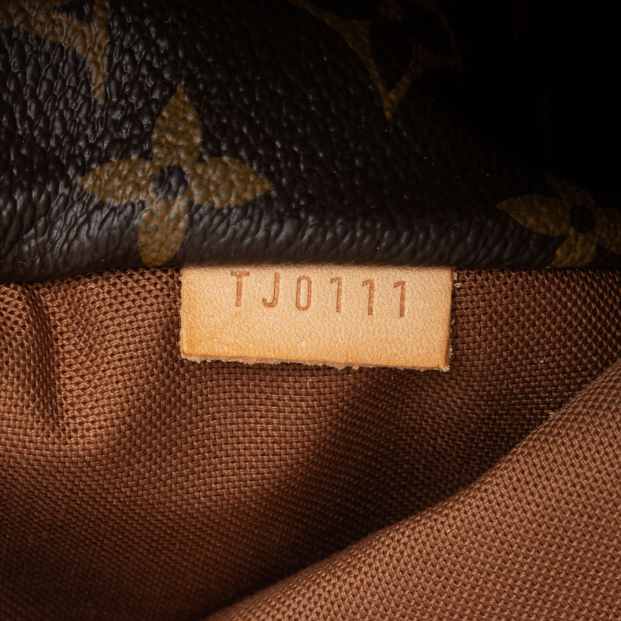 Louis Vuitton Monogram Canvas Totally MM Tote (SHF-ic8v5P)