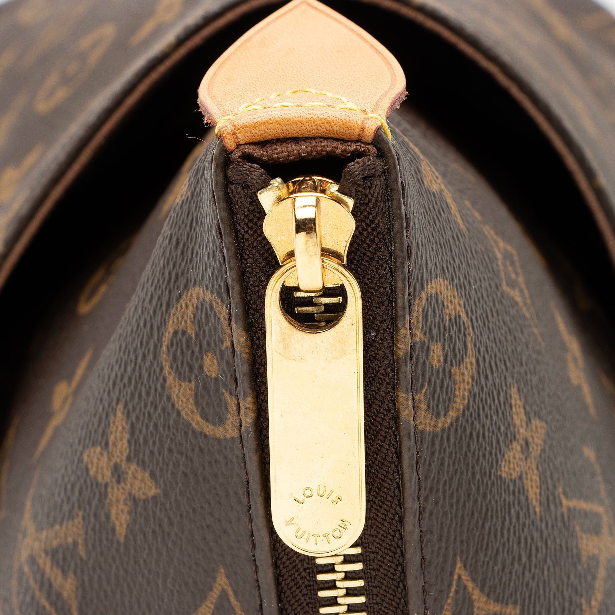 Louis Vuitton Monogram Canvas Totally MM Tote (SHF-I6Ss3e)