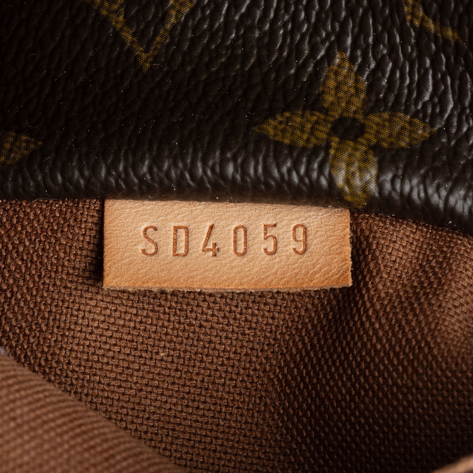 Louis Vuitton Monogram Canvas Totally MM Tote (SHF-2Dq2mz)