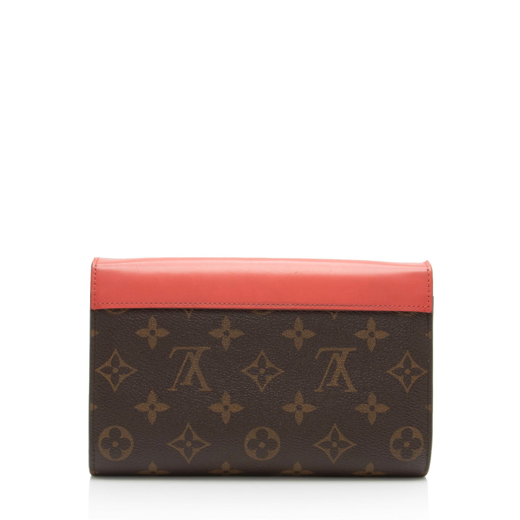 Louis Vuitton Monogram Canvas Totem Chain Wallet (SHF-w9WsuG)