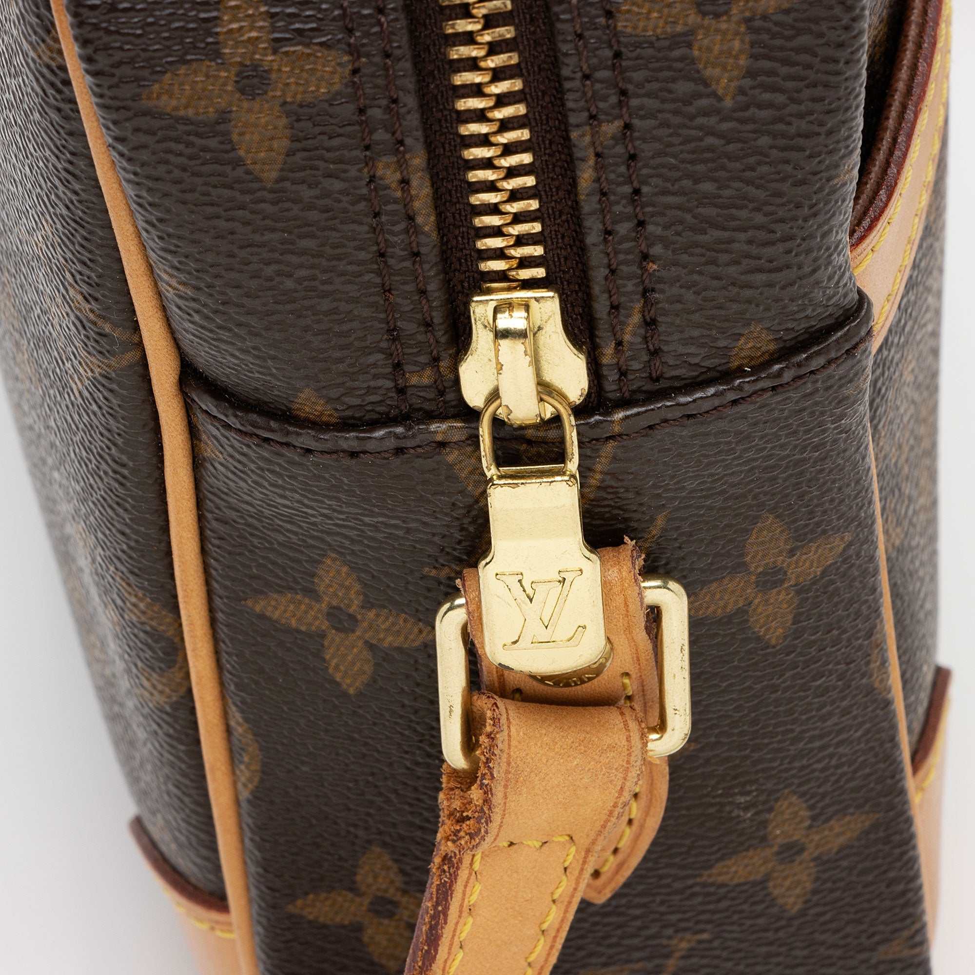Louis Vuitton Monogram Canvas Trocadero 27 Shoulder Bag (SHF-DEAQoA)