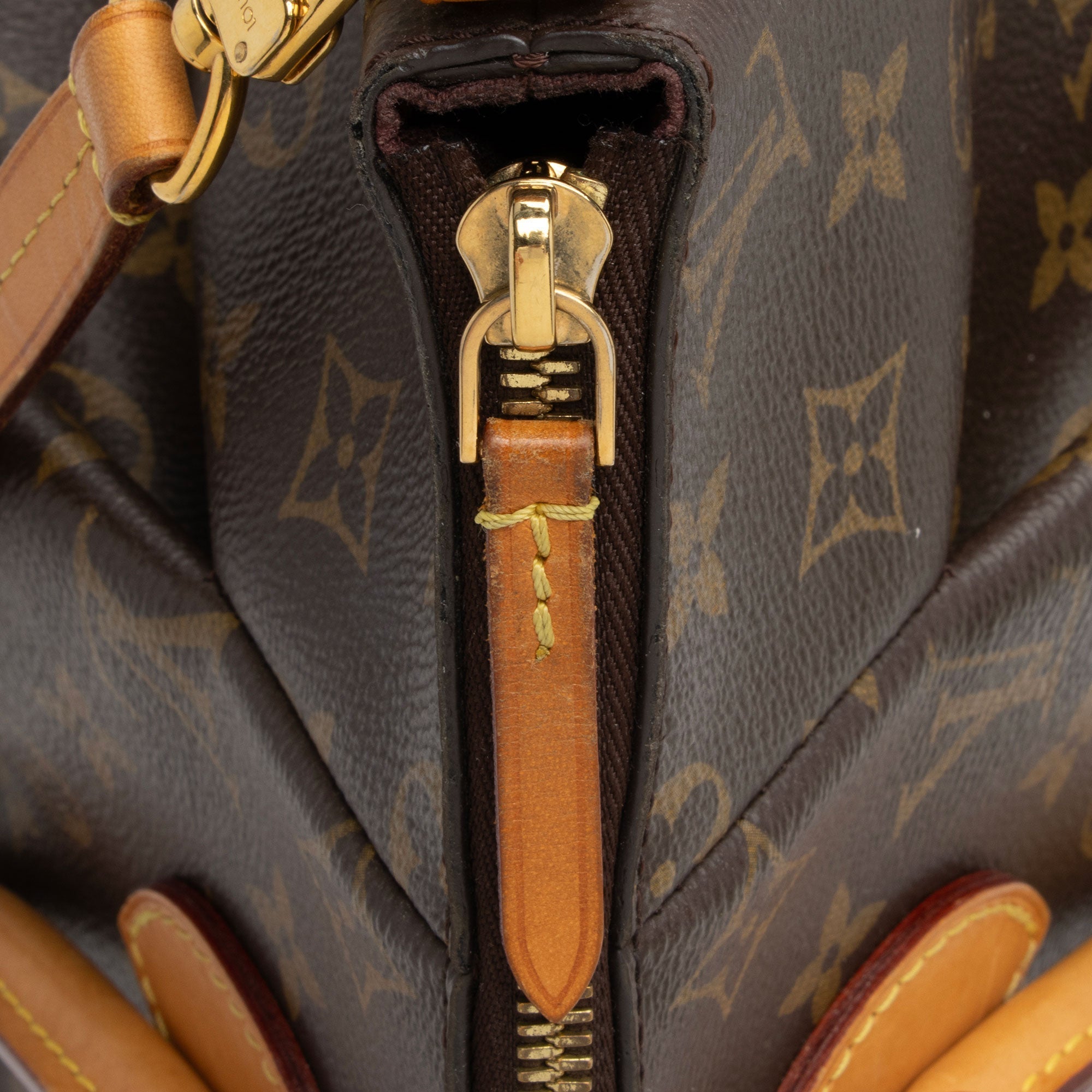 Louis Vuitton Monogram Canvas Turenne GM Satchel (SHF-OqBhej)
