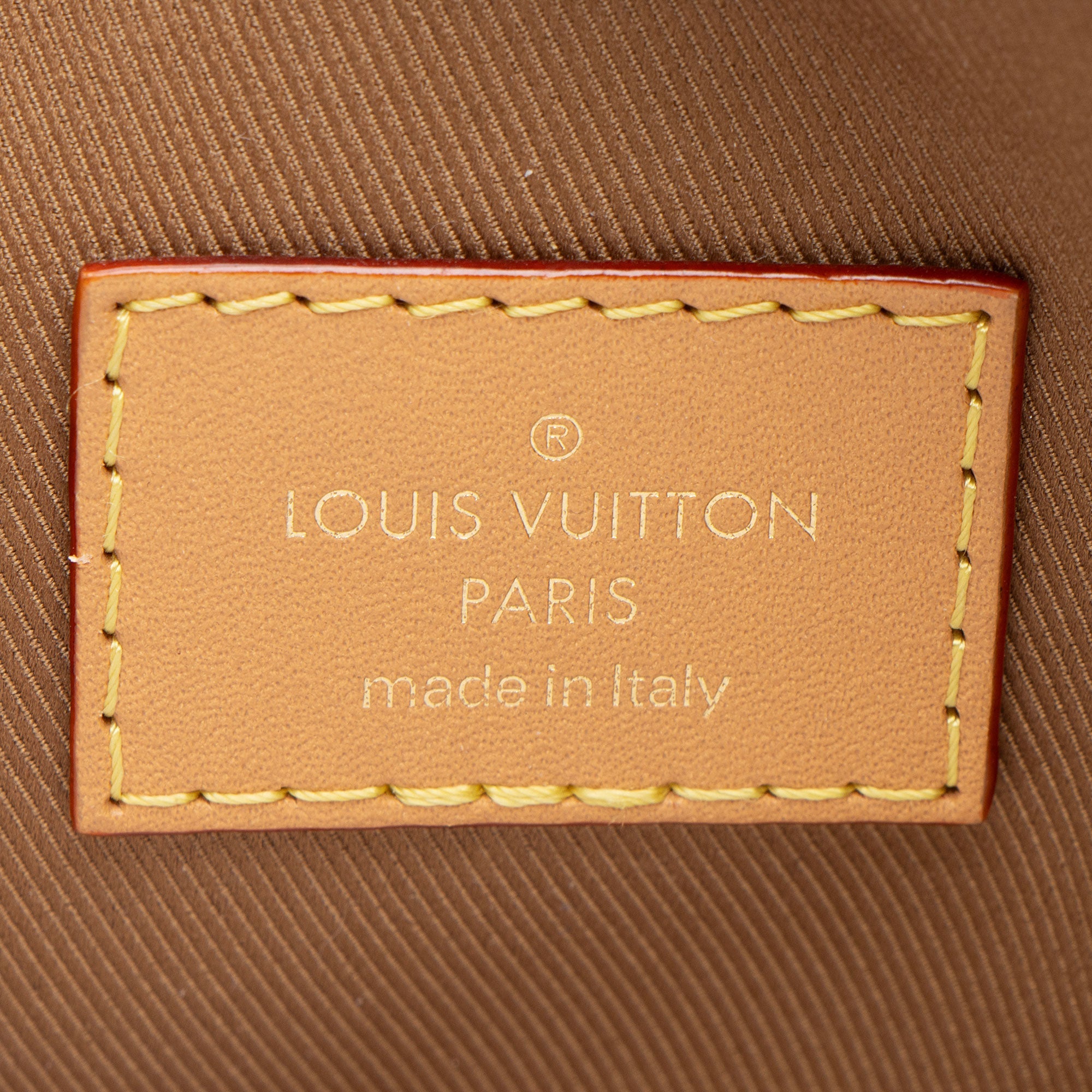 Louis Vuitton Monogram Canvas Utility Phone Sleeve (SHF-Fe3H5e)