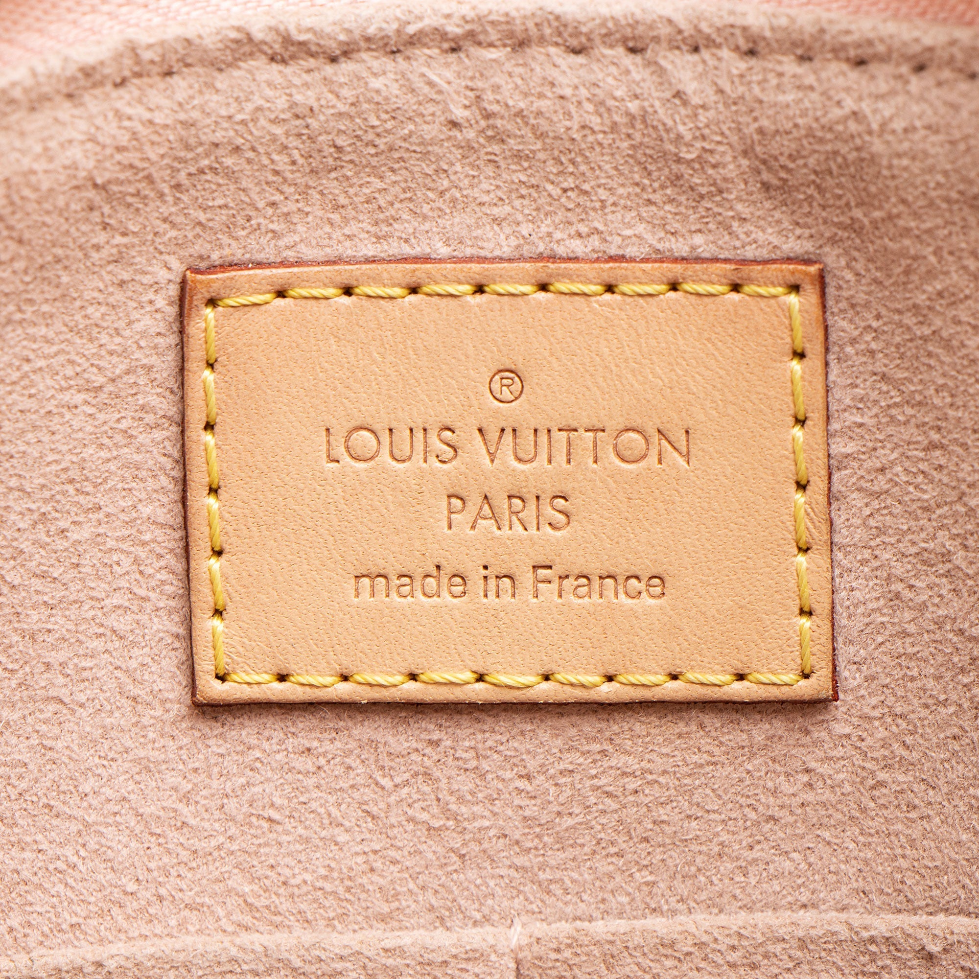 Louis Vuitton Monogram Canvas V Tote BB (SHF-m056eT)
