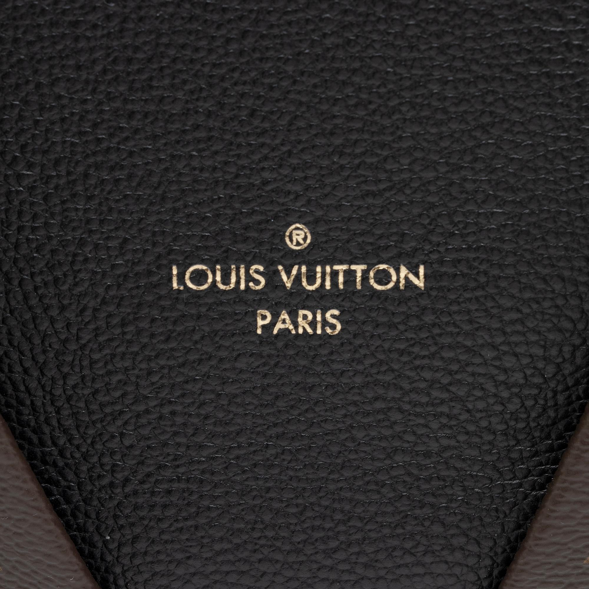 Louis Vuitton Monogram Canvas V Tote MM (SHF-xfJRm0)
