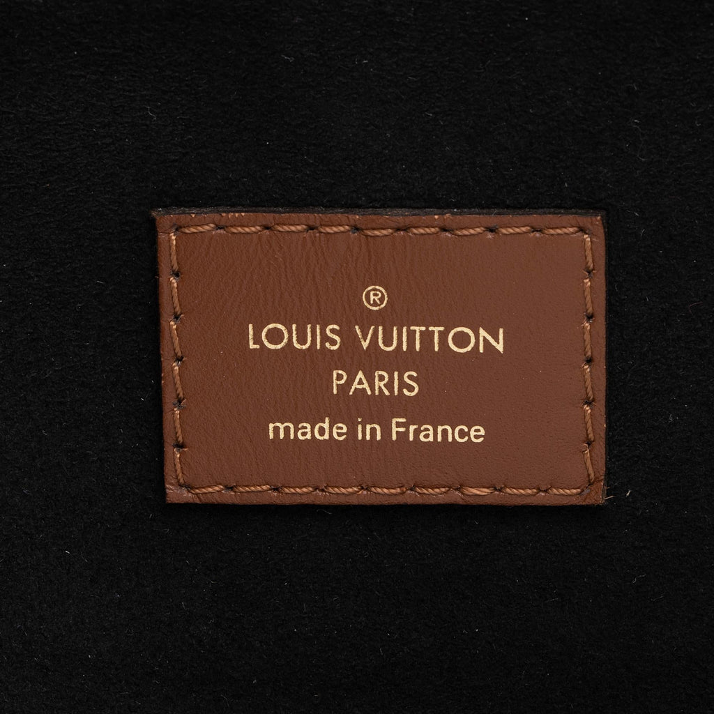 Louis Vuitton Monogram Canvas V Tote MM (SHF-xfJRm0)