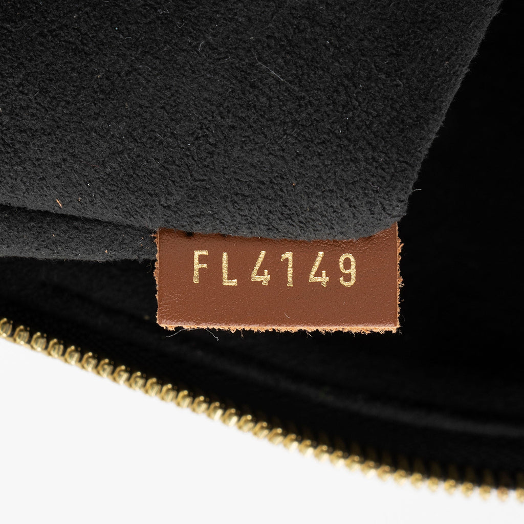 Louis Vuitton Monogram Canvas V Tote MM (SHF-mj9iOY)