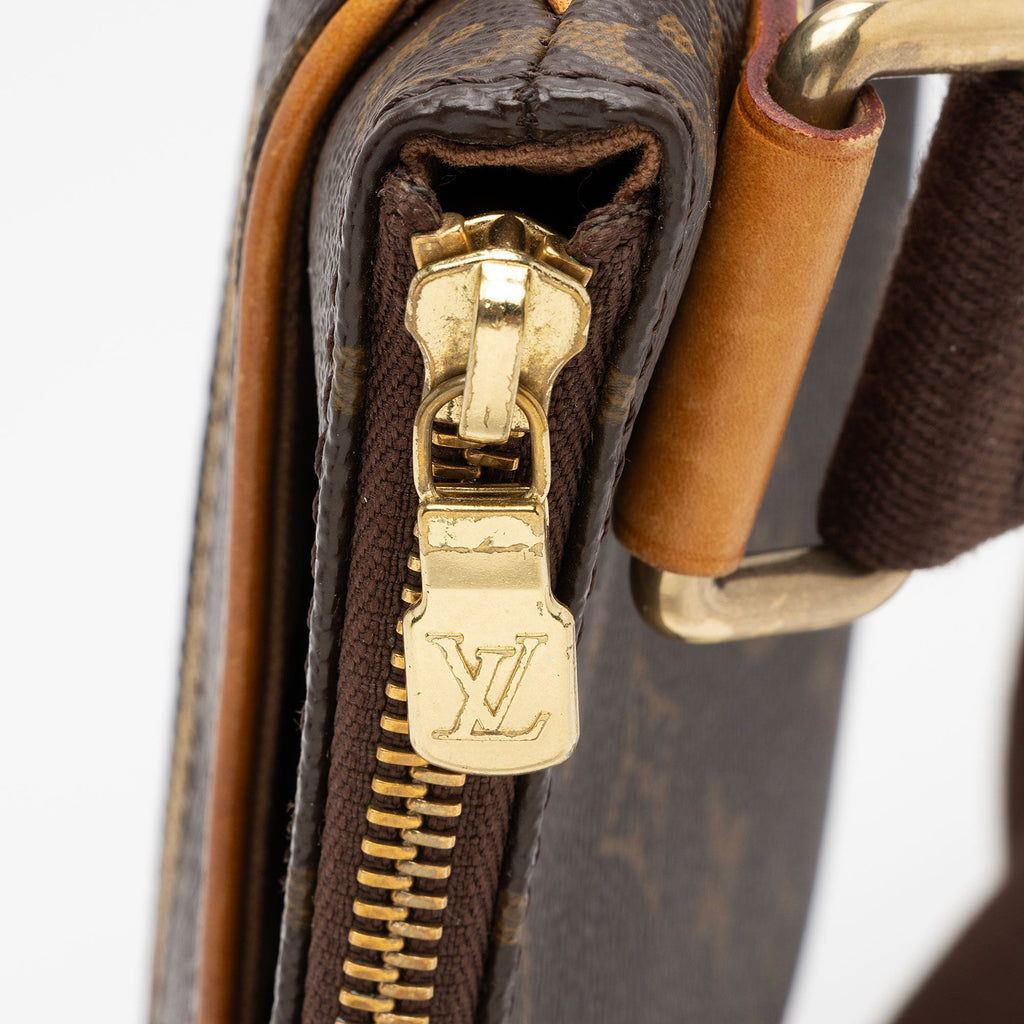Louis Vuitton Monogram Canvas Valmy Pochette Messenger (SHF-FCI1ag)