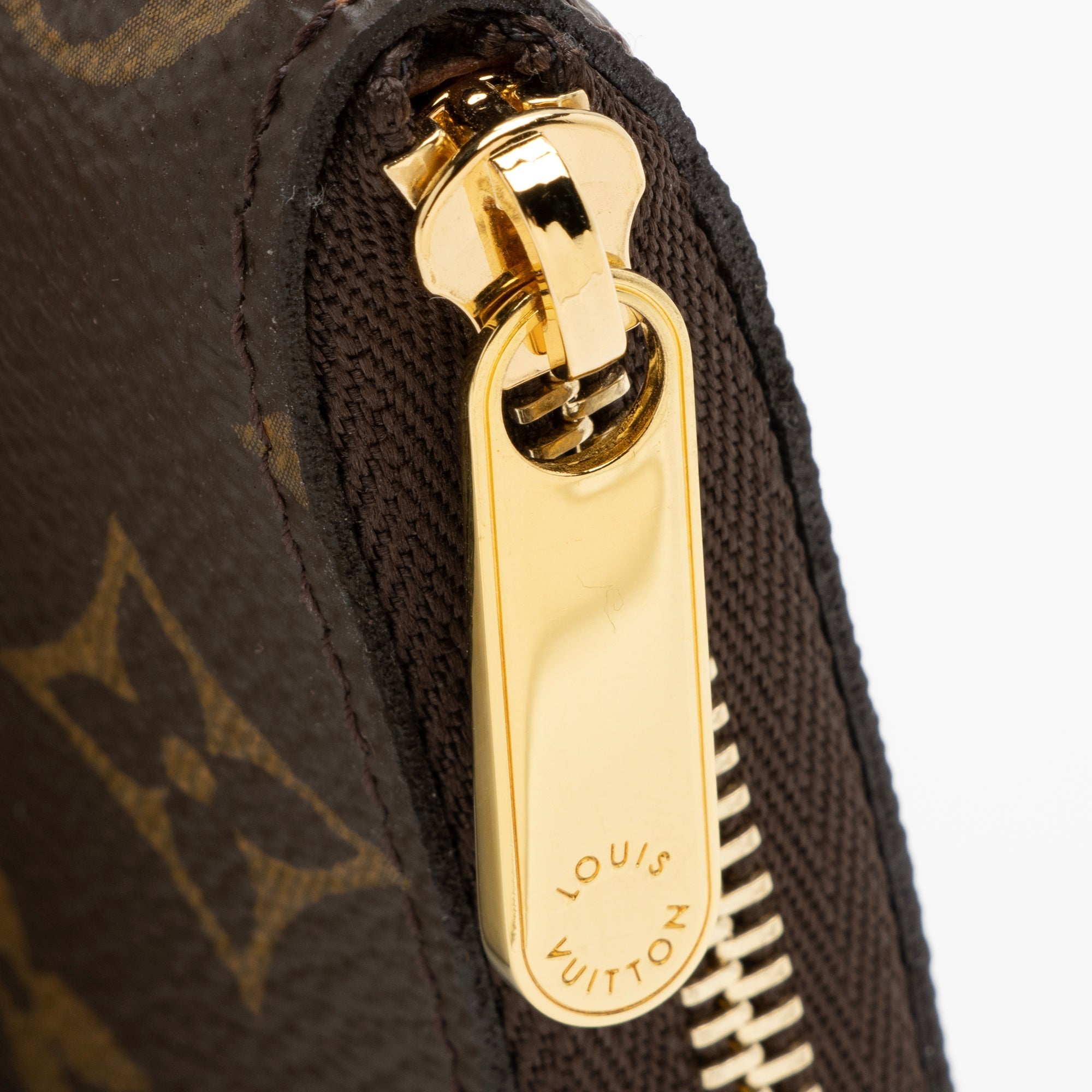 Louis Vuitton Monogram Canvas Zippy Coin Wallet (SHF-23845)