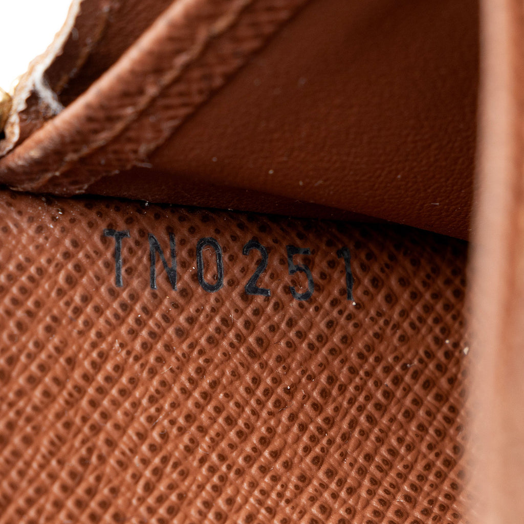 Louis Vuitton Monogram Canvas Zippy Coin Wallet (SHF-fr7zXk)