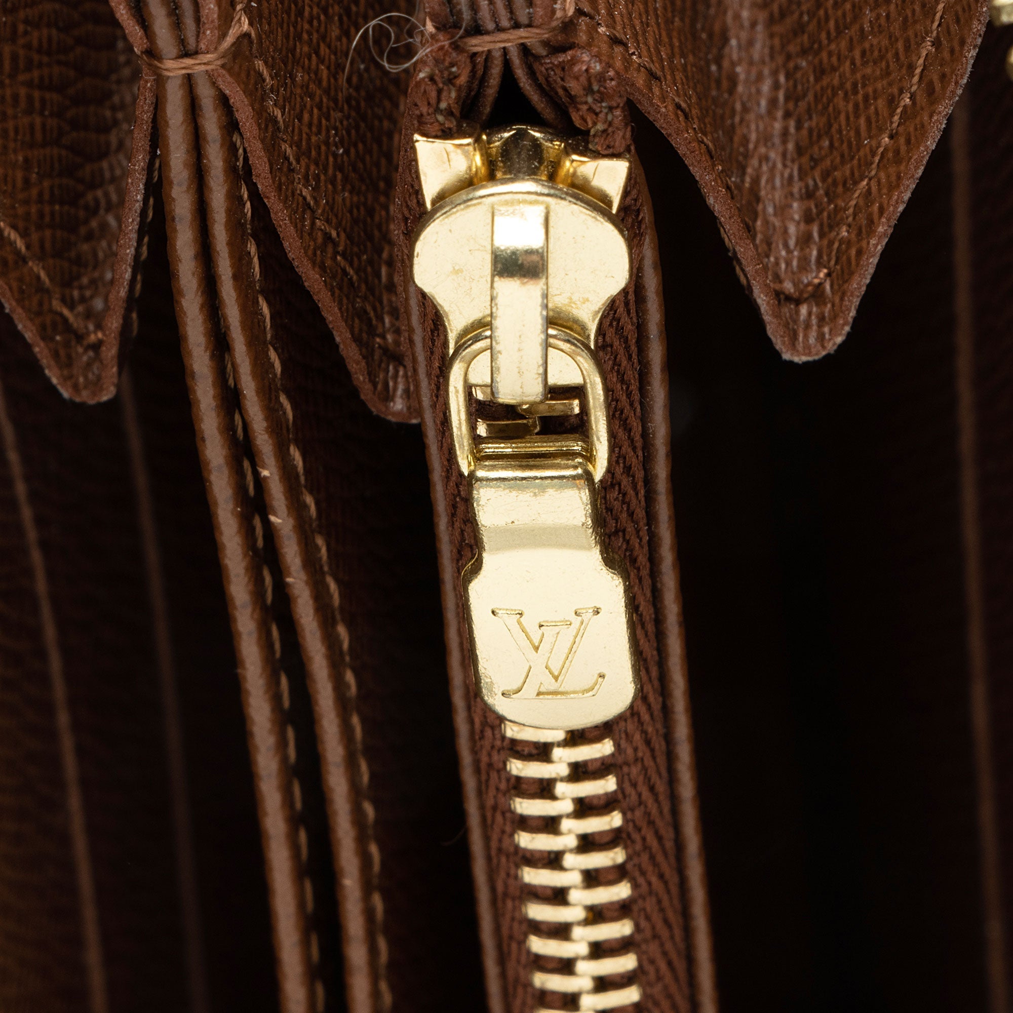 Louis Vuitton Monogram Canvas Zippy Wallet (SHF-7EaHIa)